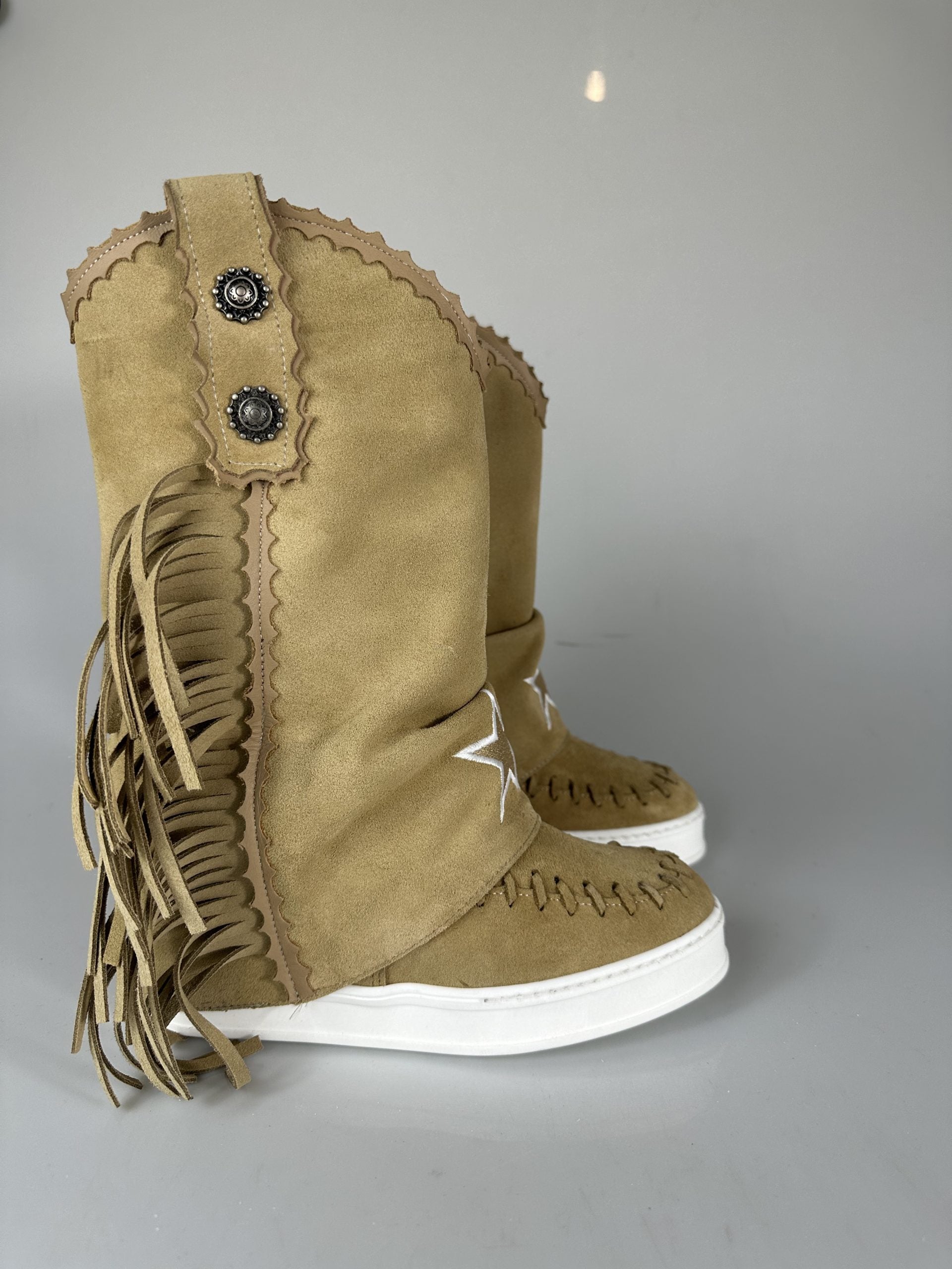 Full up Euphoria mid suede biscuit