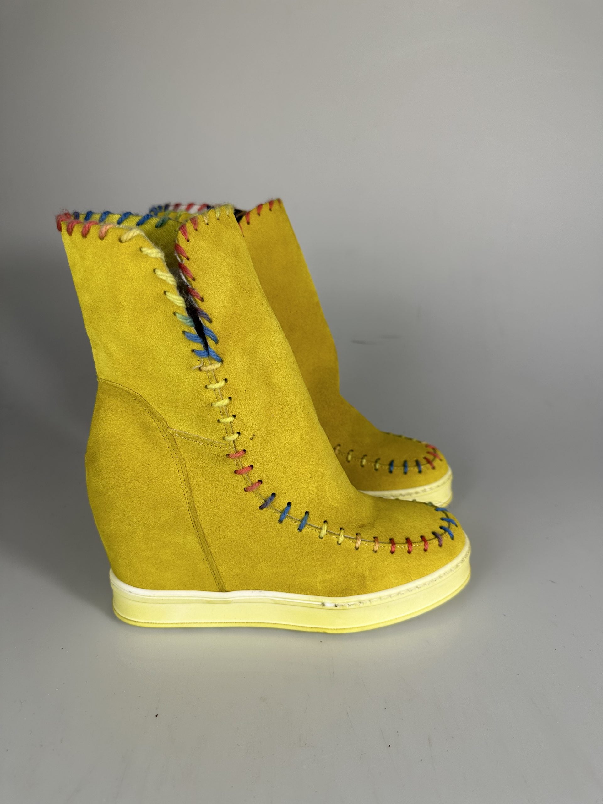 Louu yellow suede multicolor stitching