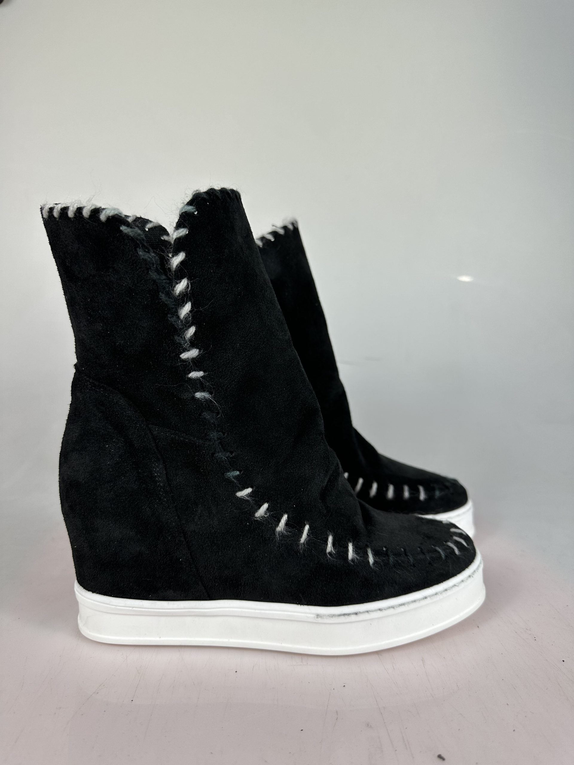 Louu black suede with b/w stitching