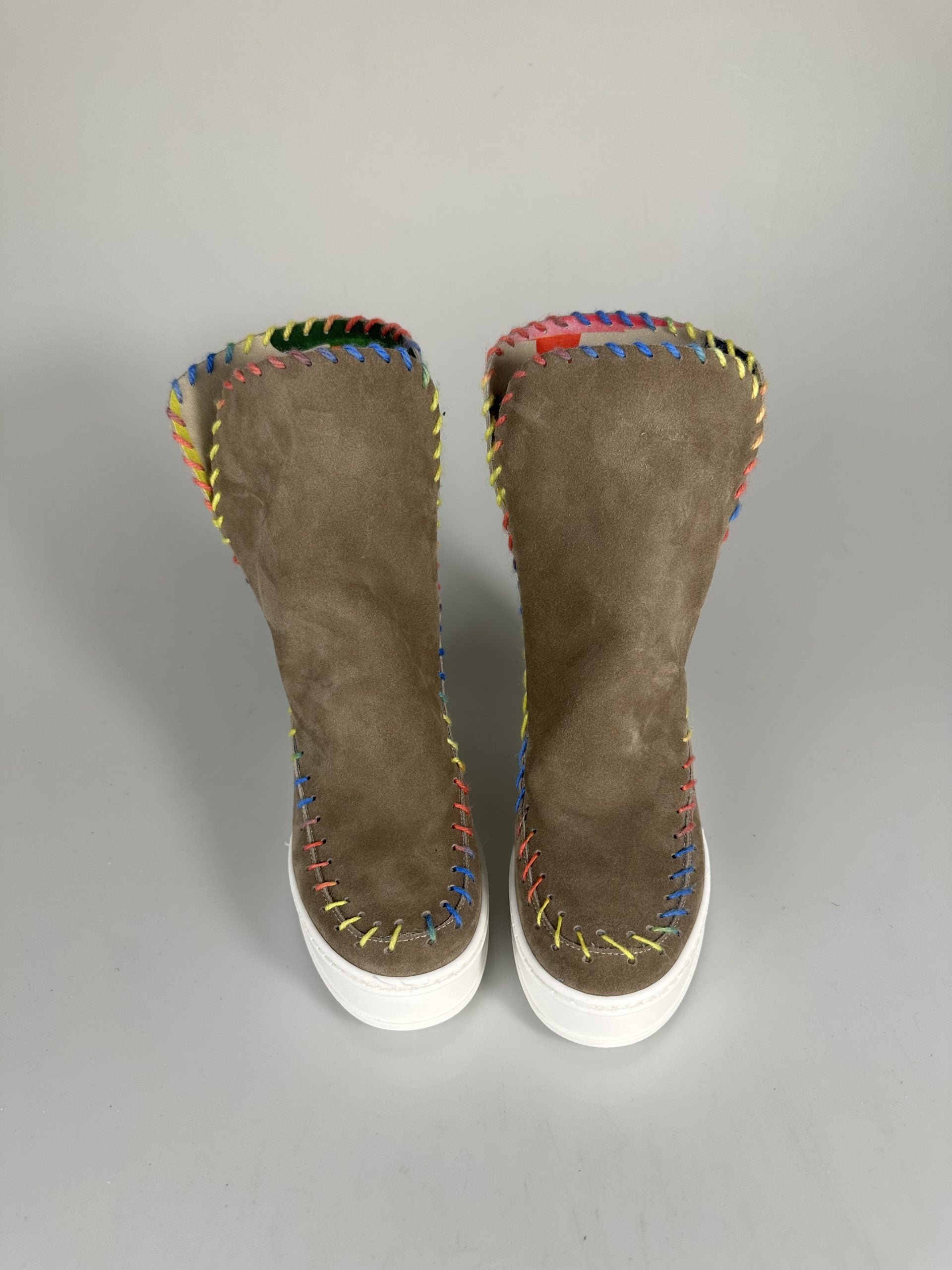 Louu beige suede with multicolor stitching