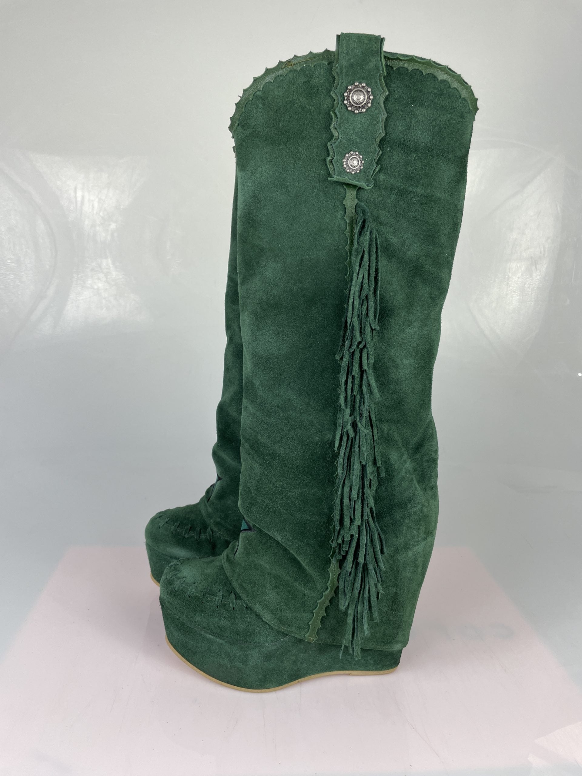 Carmensita Euphoria Green Suede Closed Toe