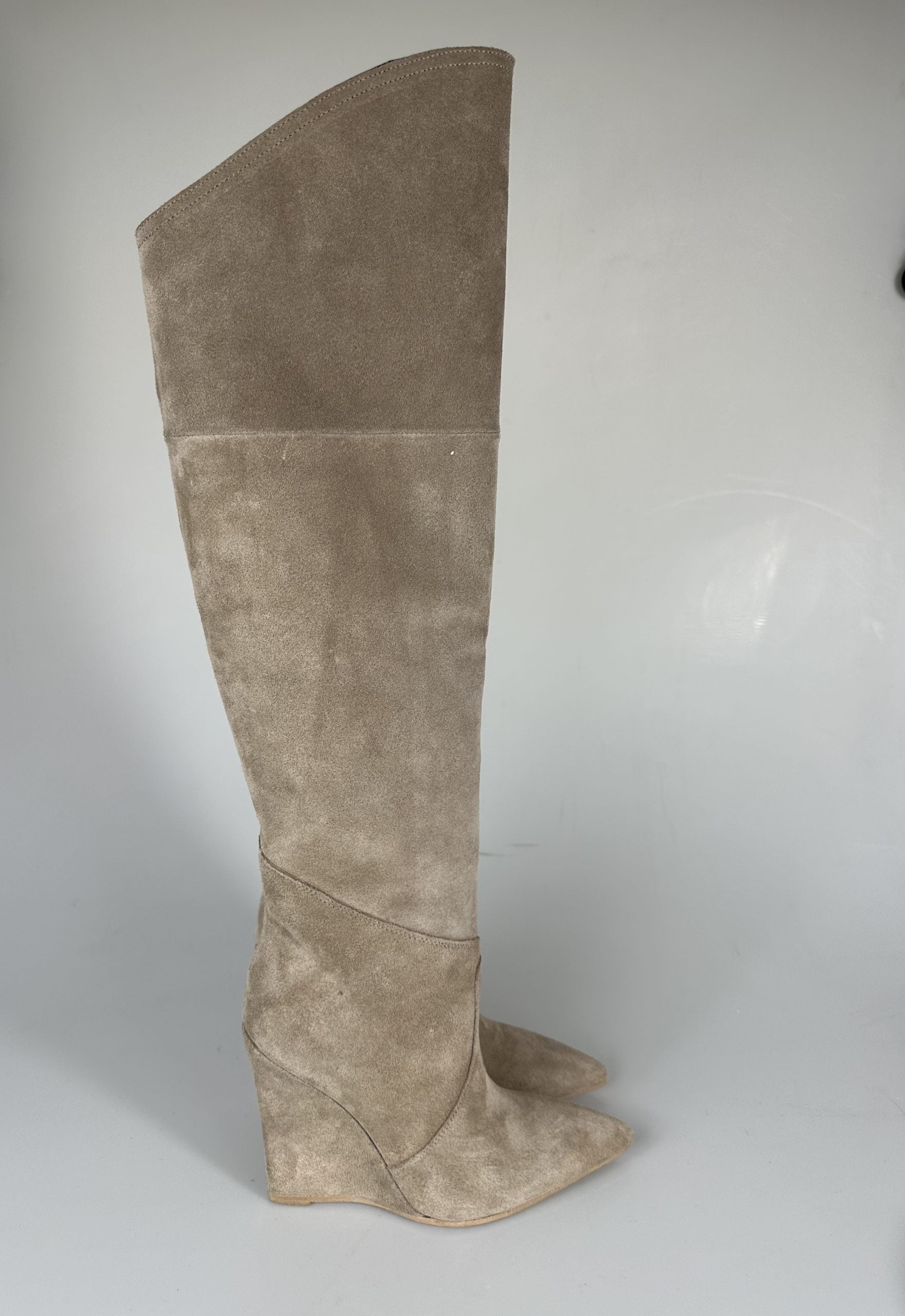 Aurora Santhoo beige básico de leva