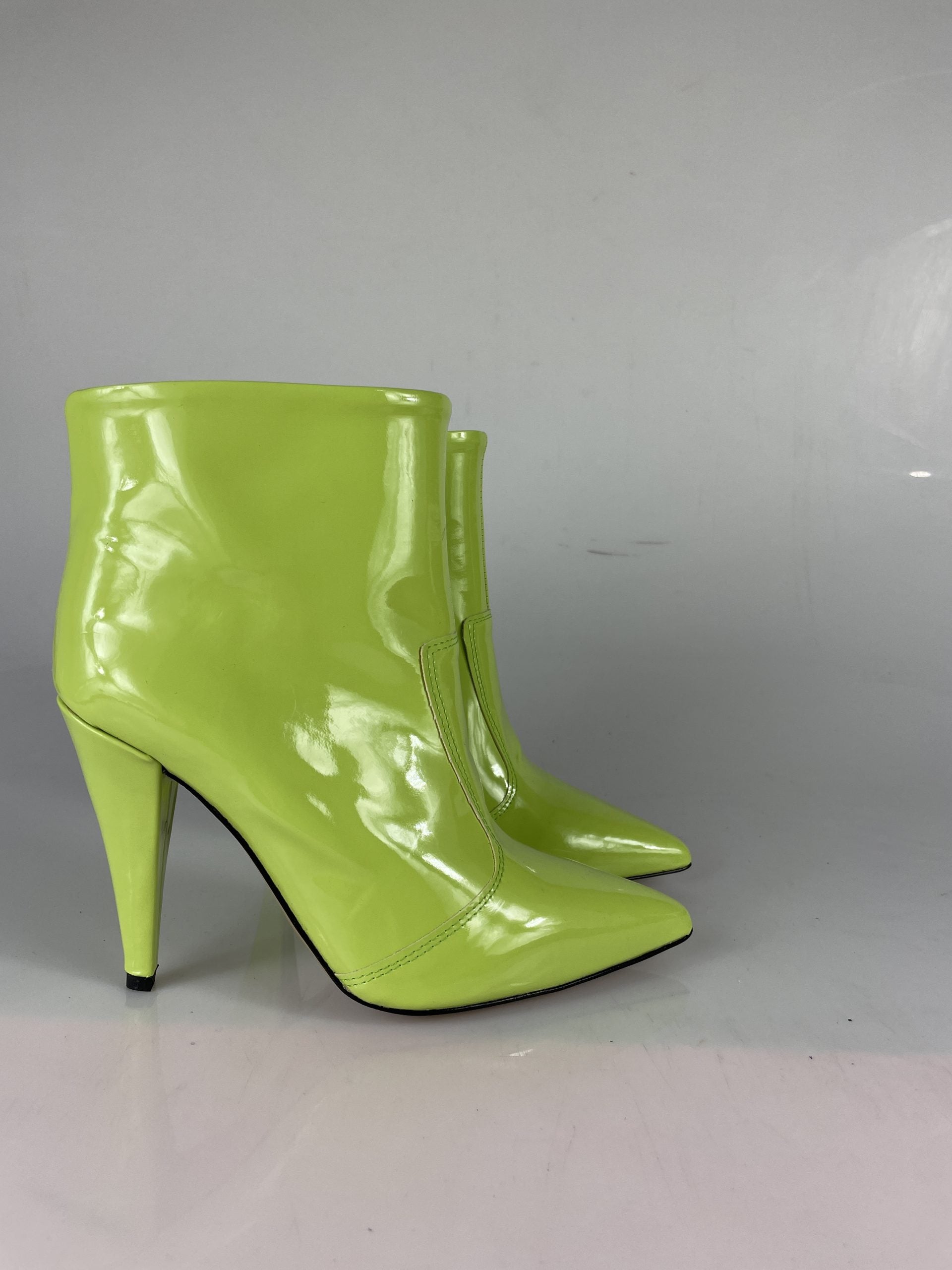 1570 Caesar green paint