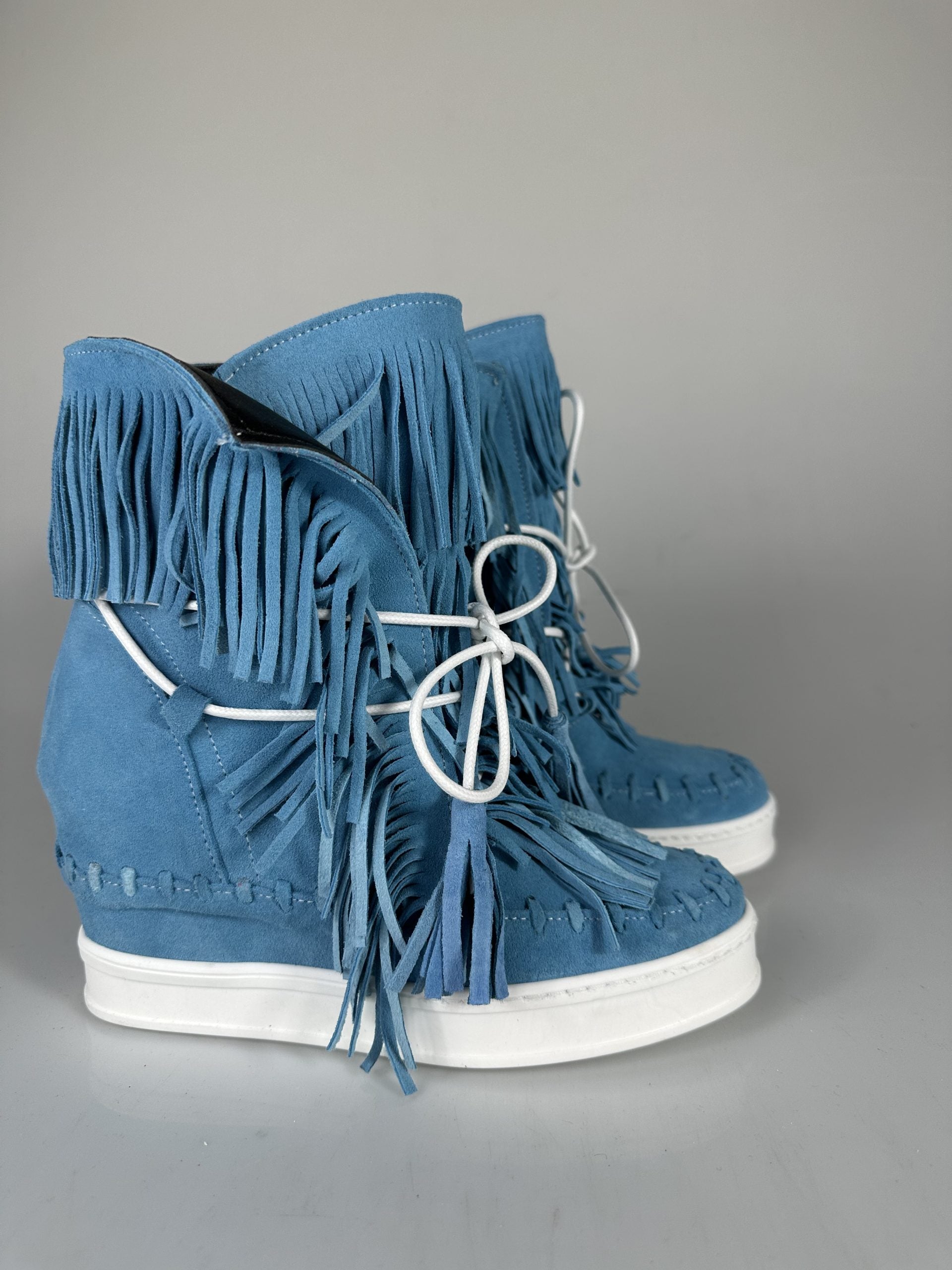 Full up turquoise suede 