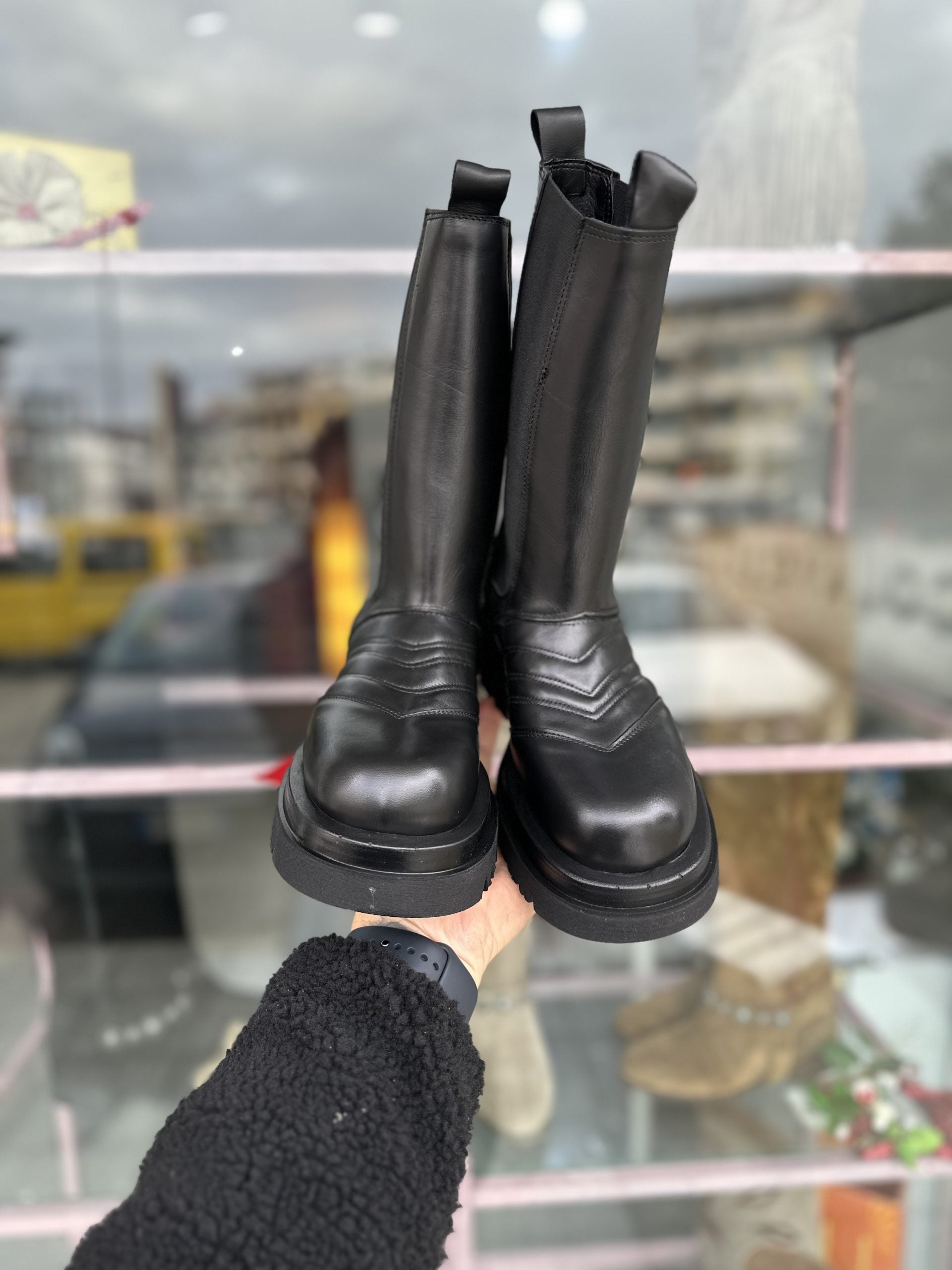 Bott10 black leather 