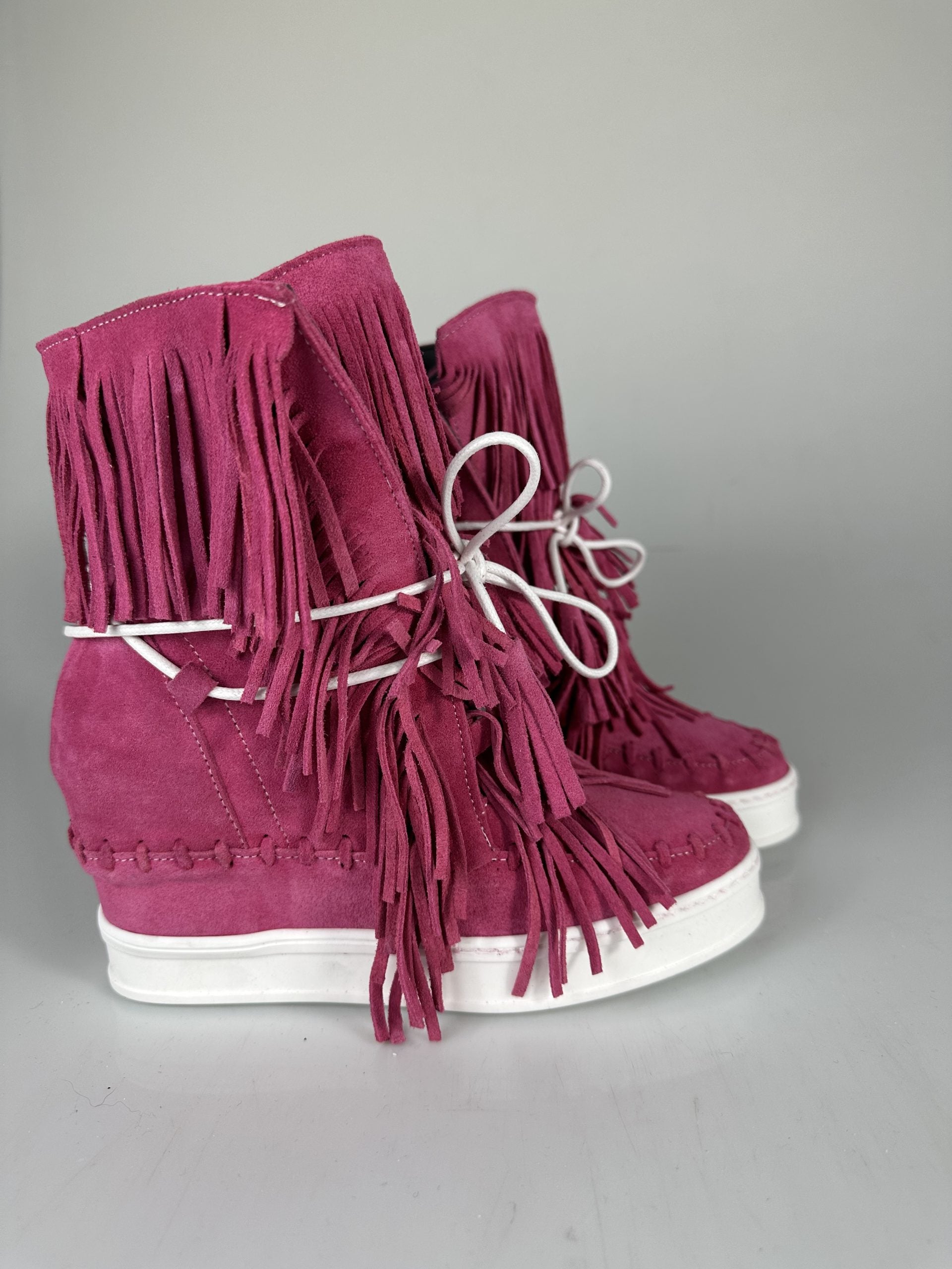 Full up fuchsia suede 