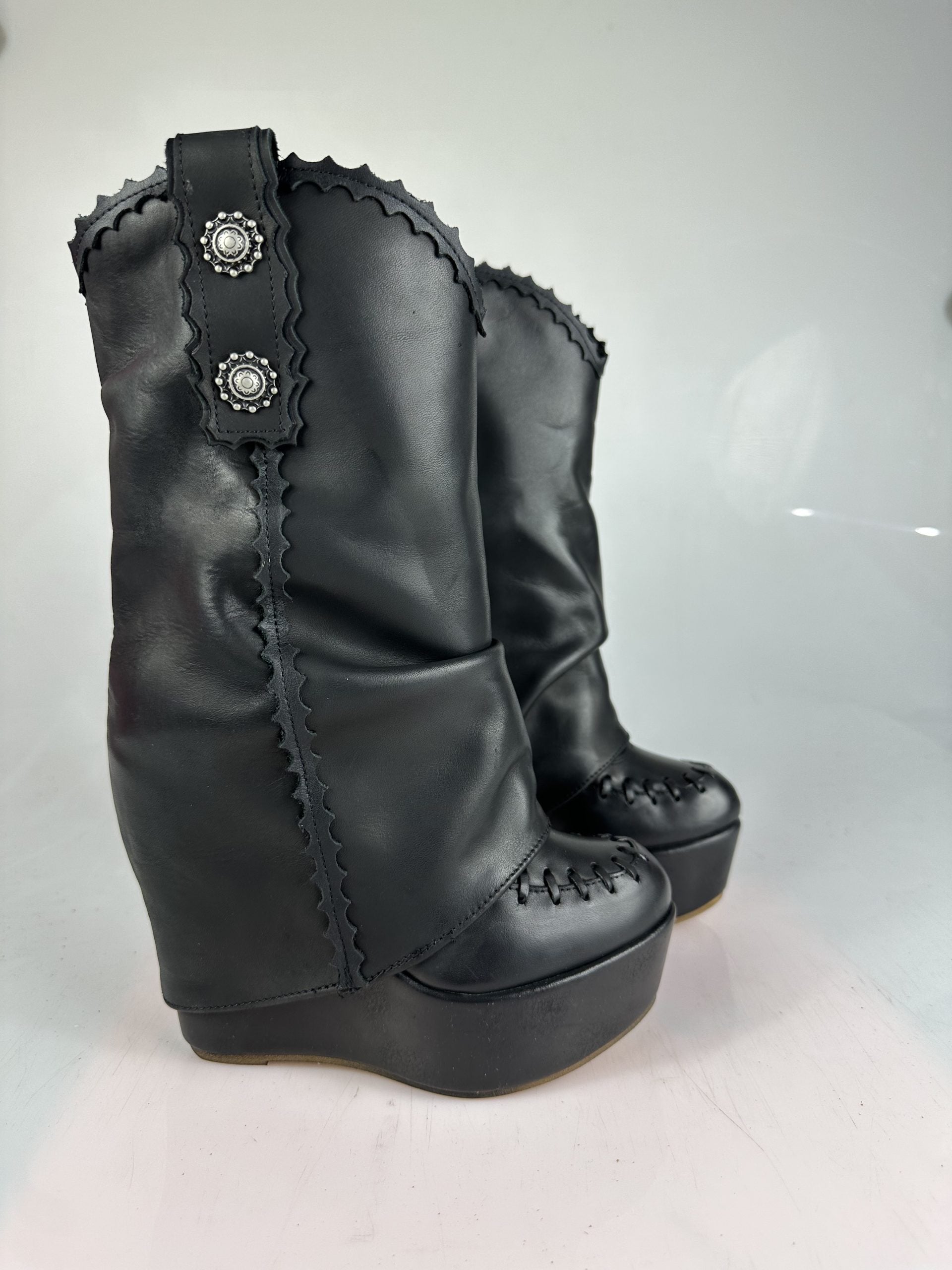 Carmensita Euphoria mid negro cuero básico p.cerrado