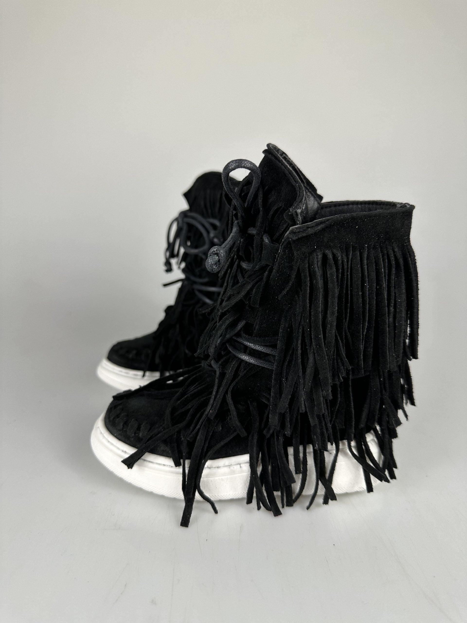 Regular baby black suede