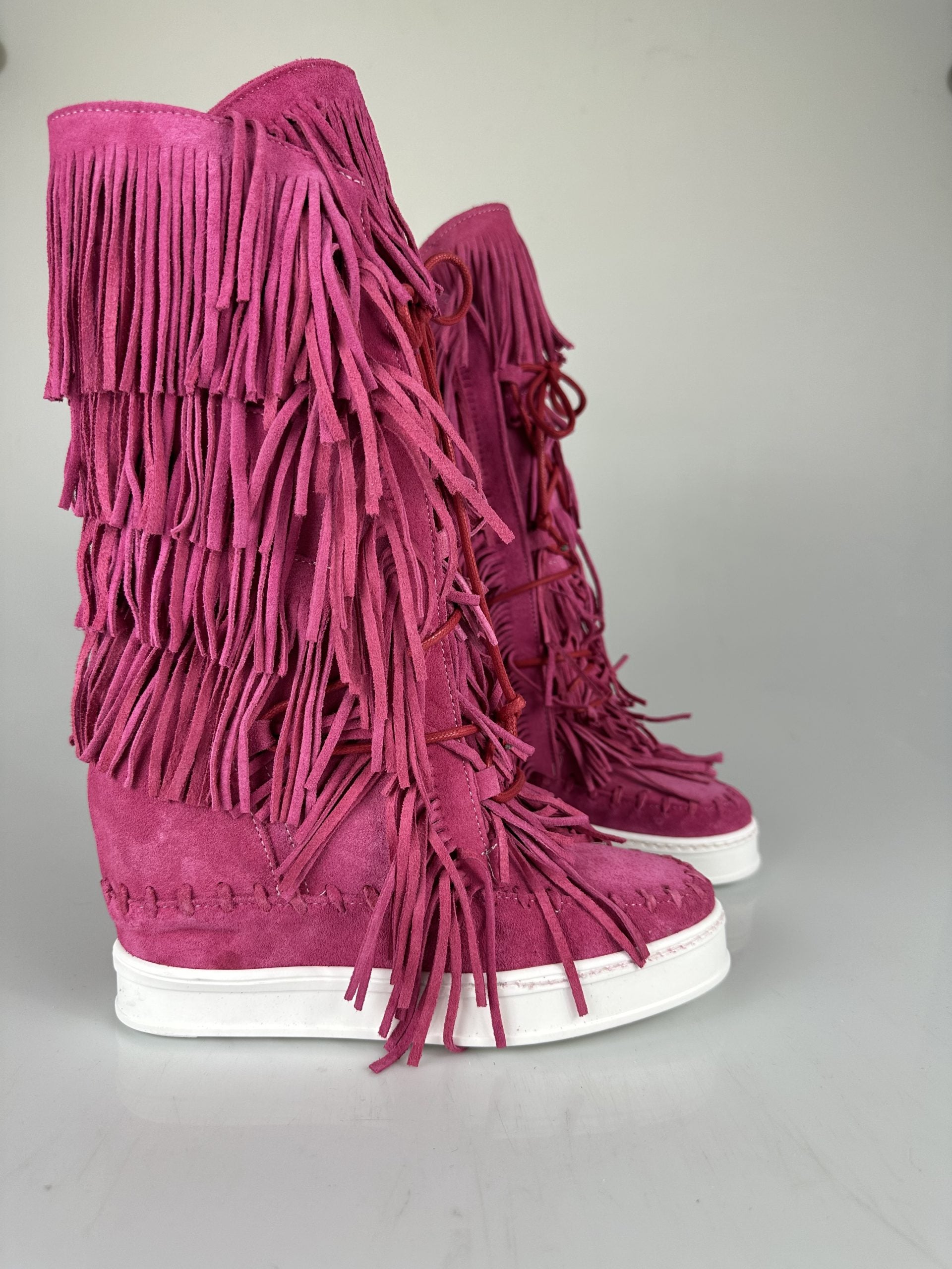 Regular fuchsia suede