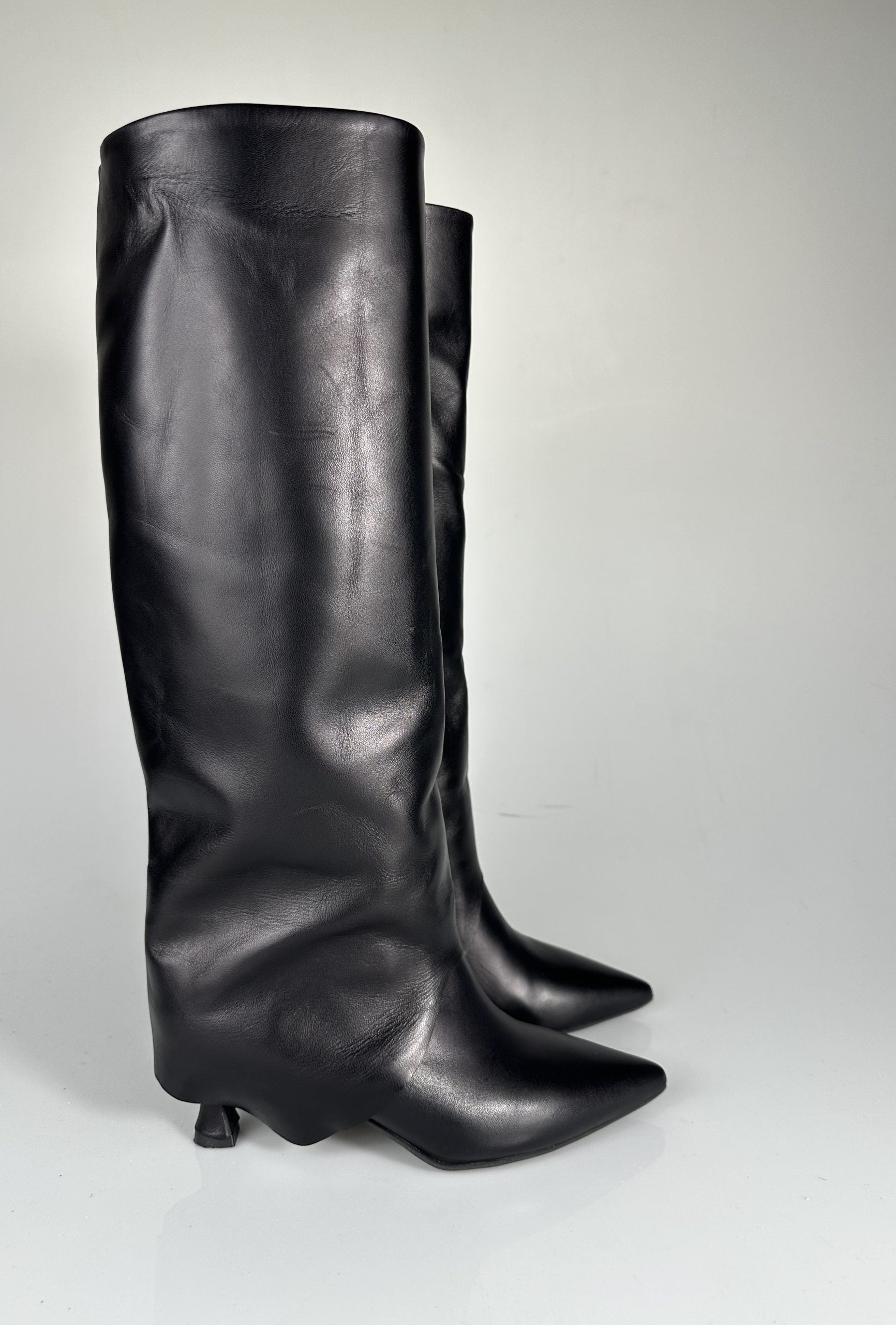 Pañuelo de cuero negro