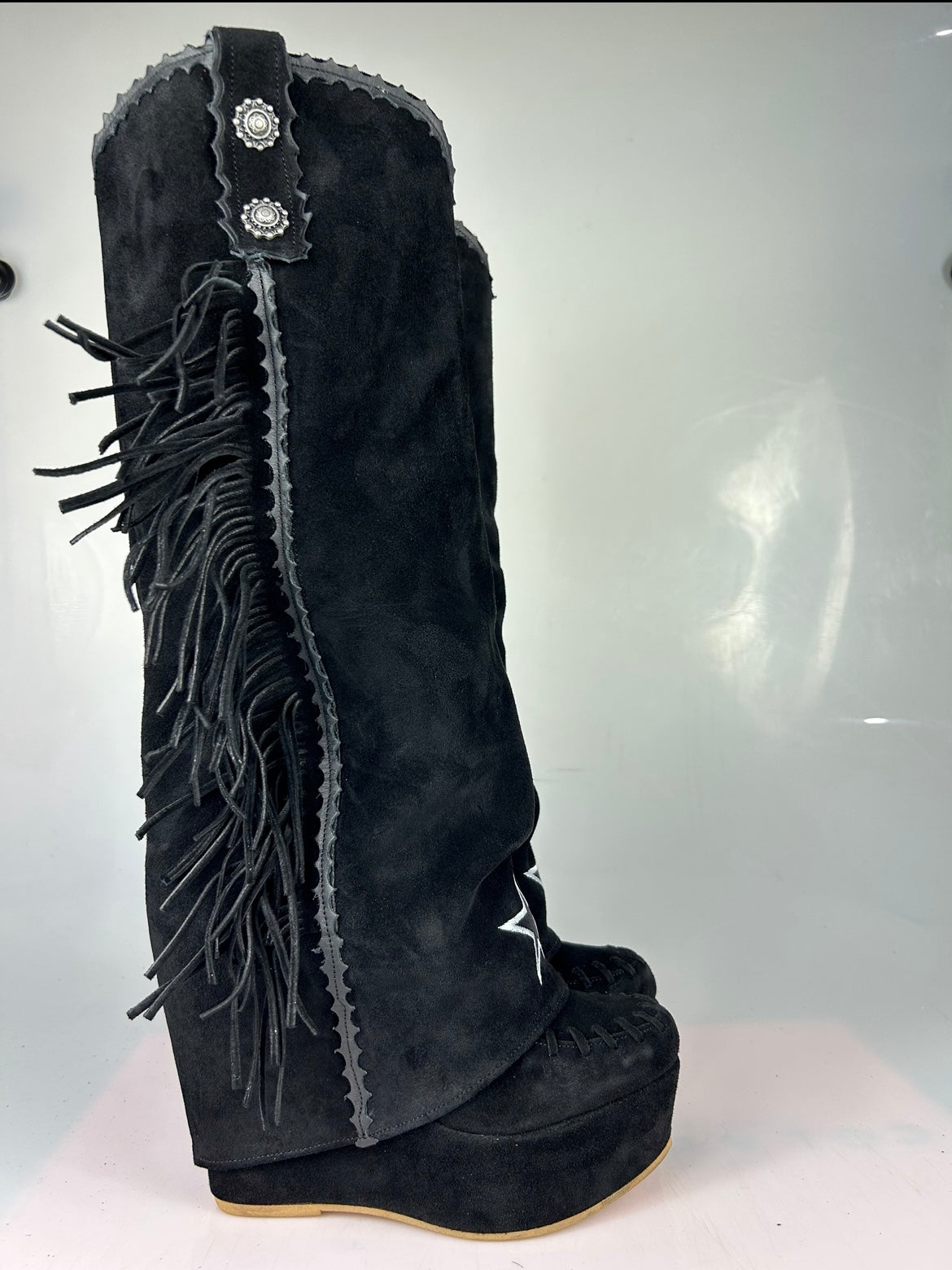 Carmensita Euphoria - Zapato cerrado de ante negro