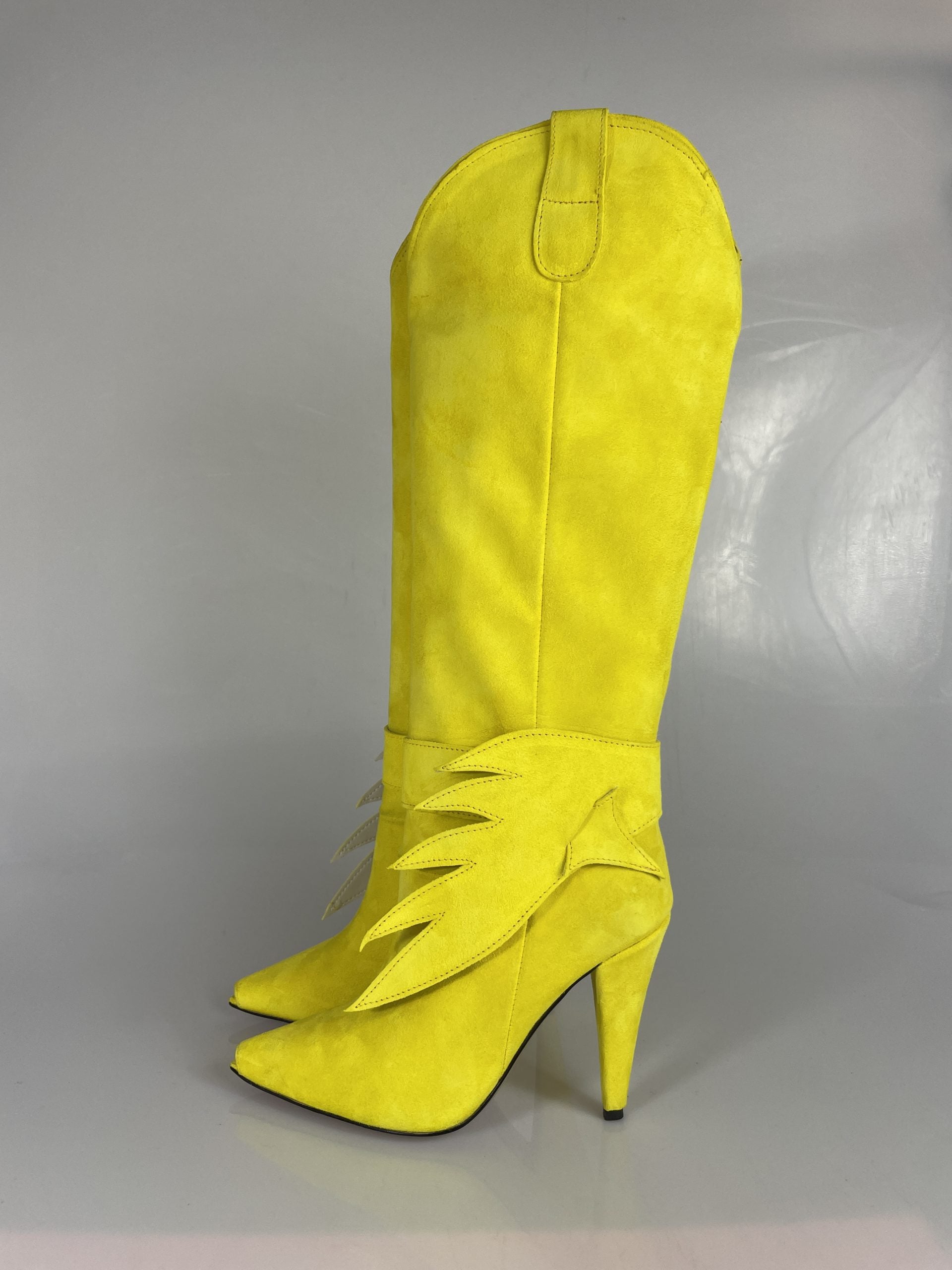 Ash yellow suede