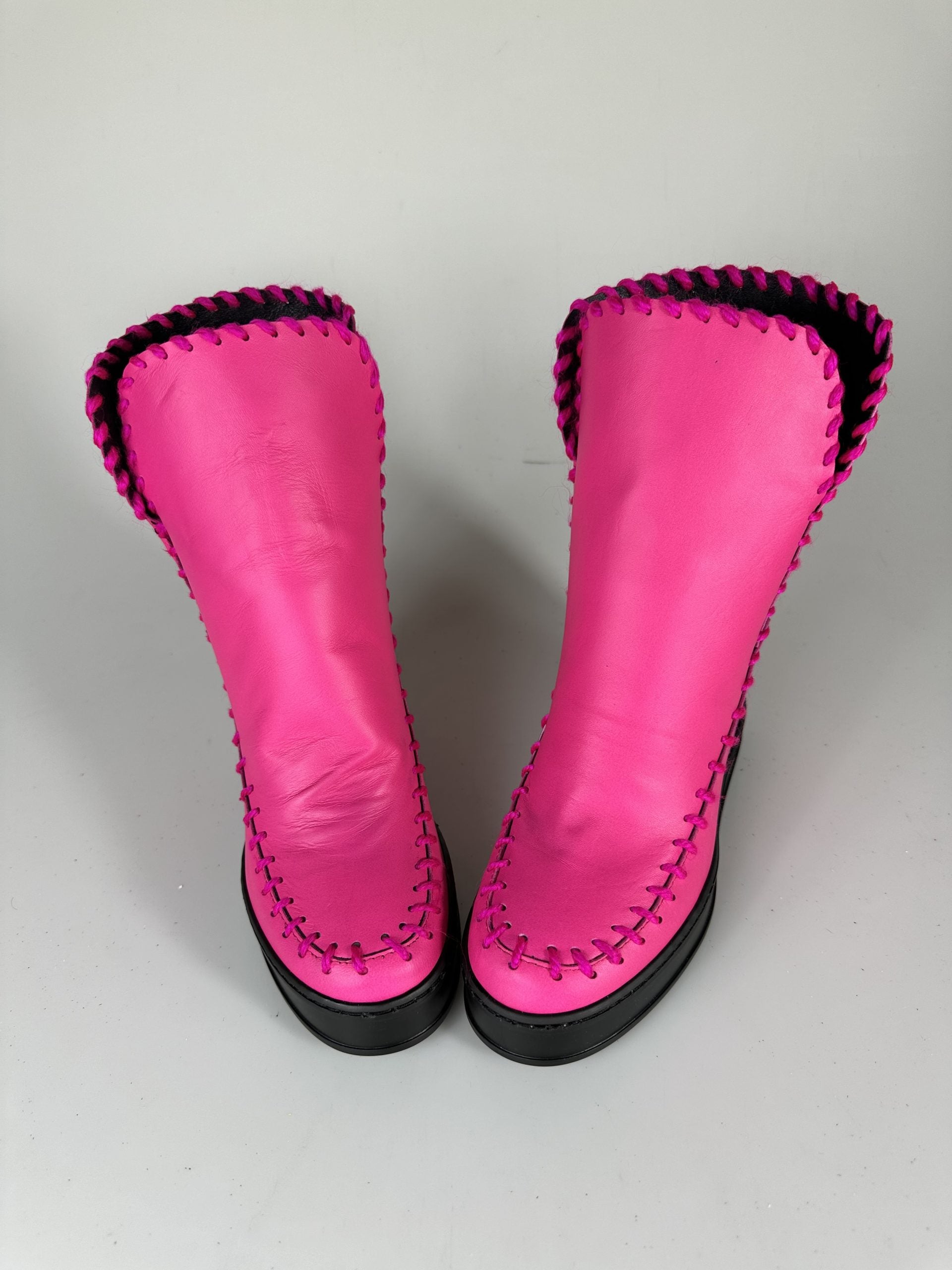 Louu fuchsia leather black sole NEW
