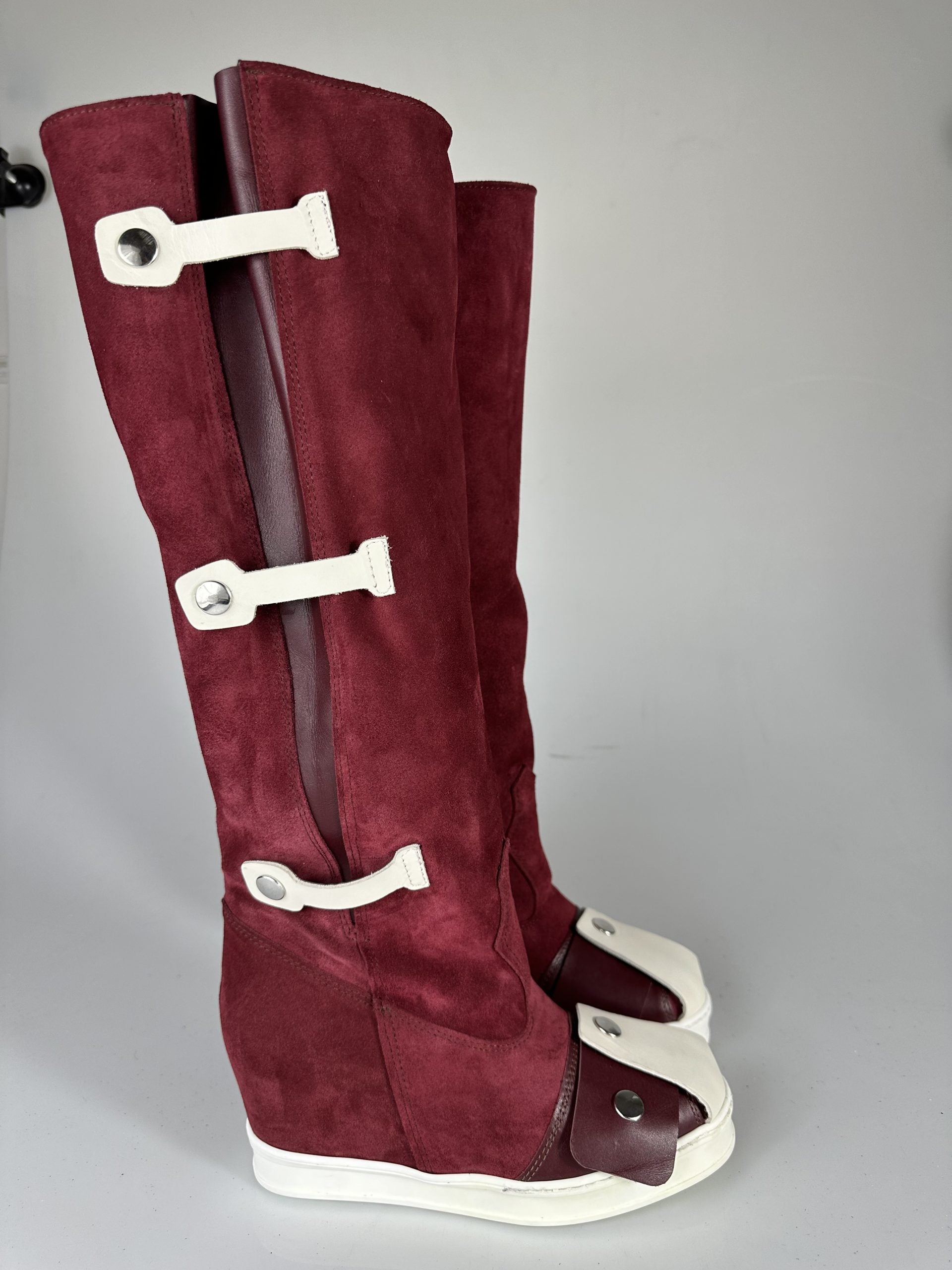 Lucariello red cam