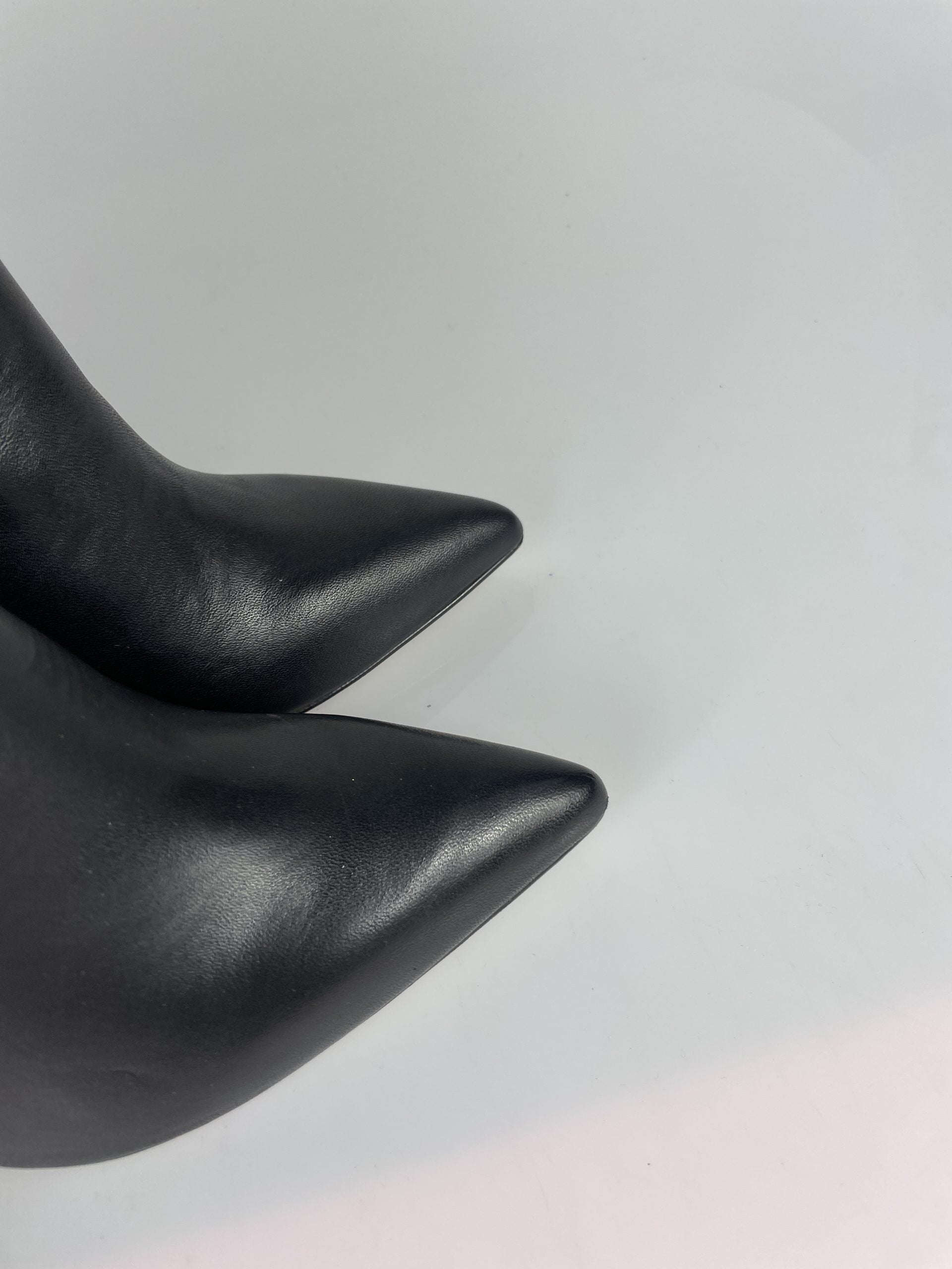 Cesare 1571 black leather