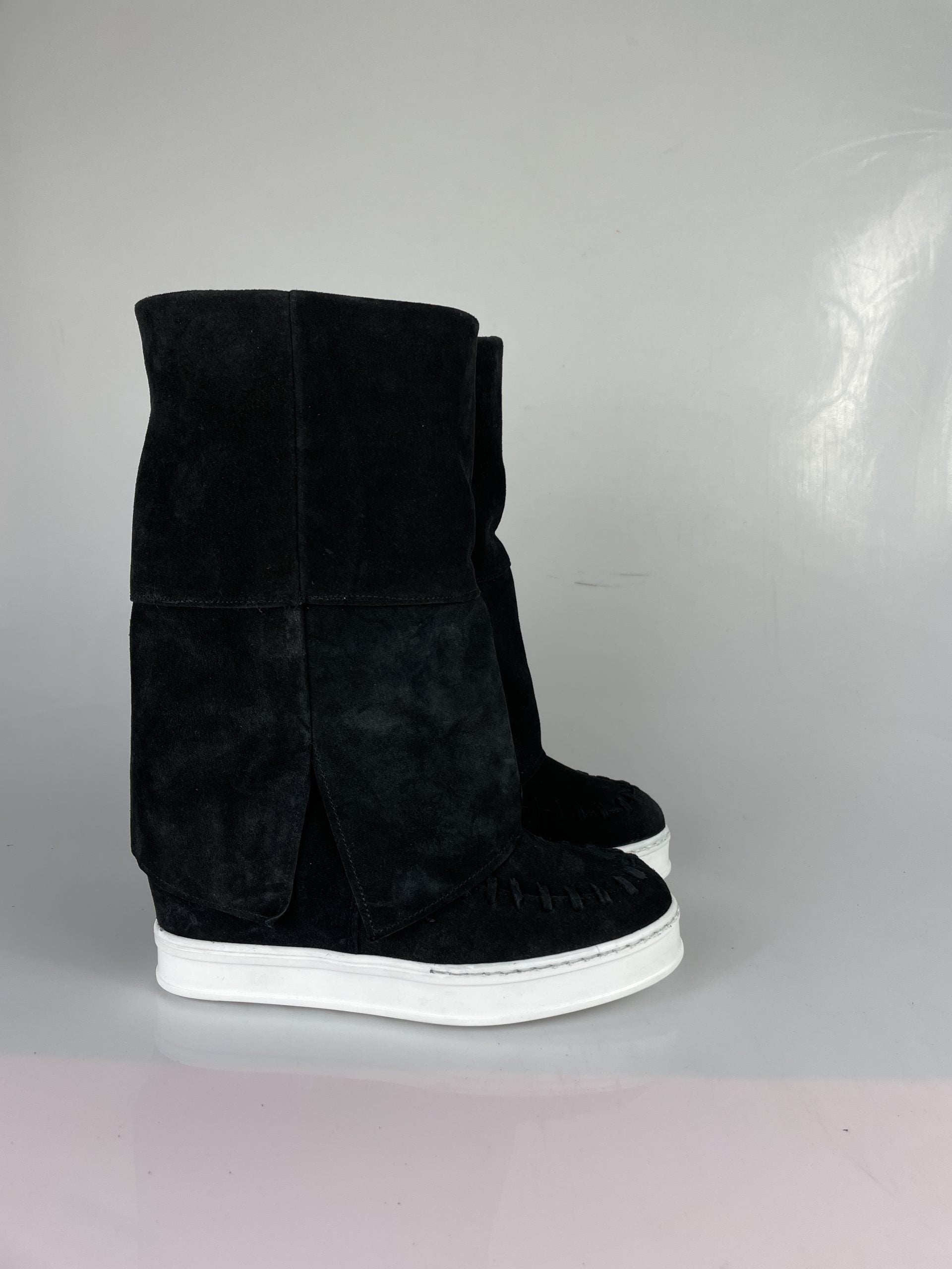 Blessing black suede