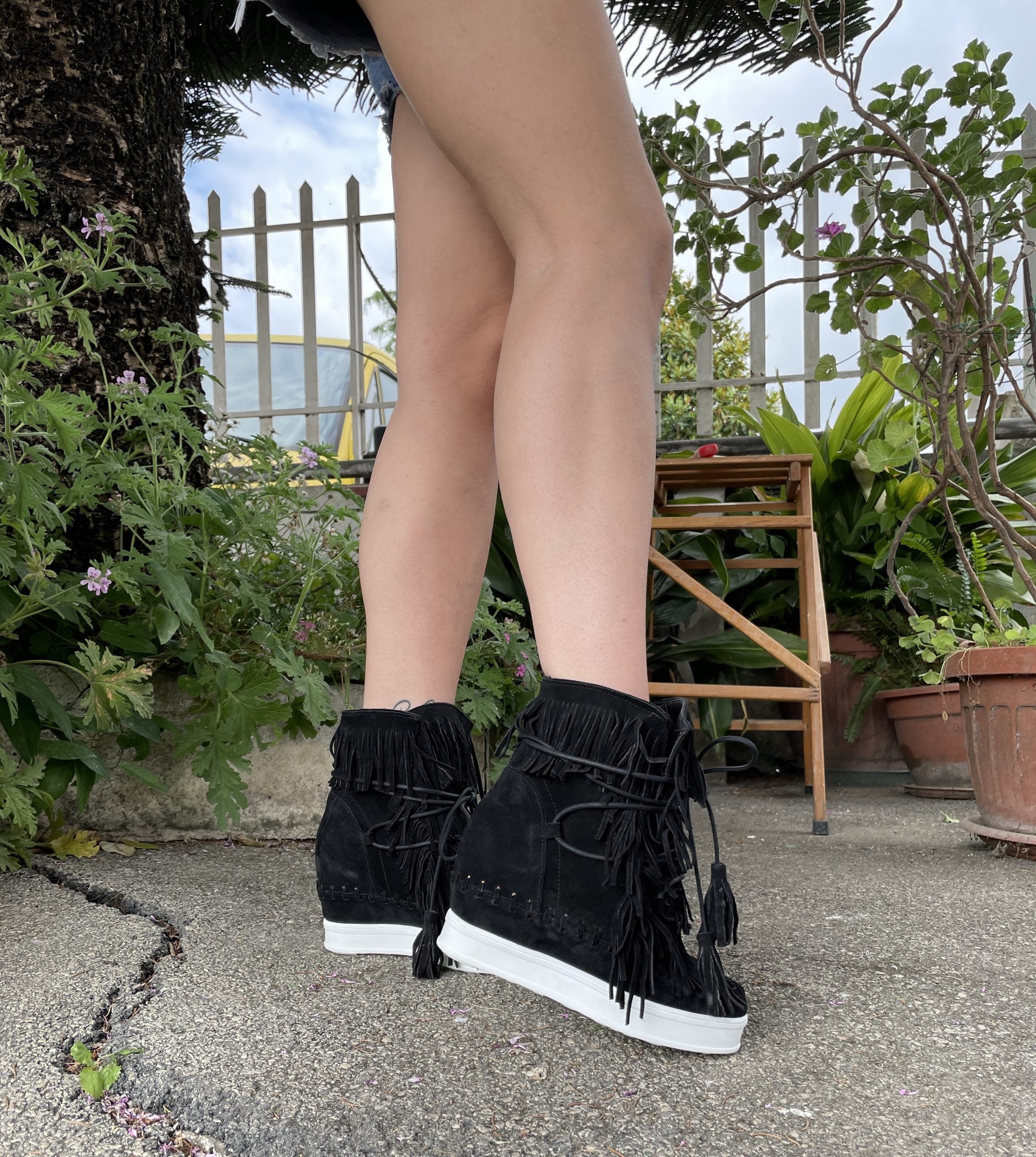 Full up black suede 