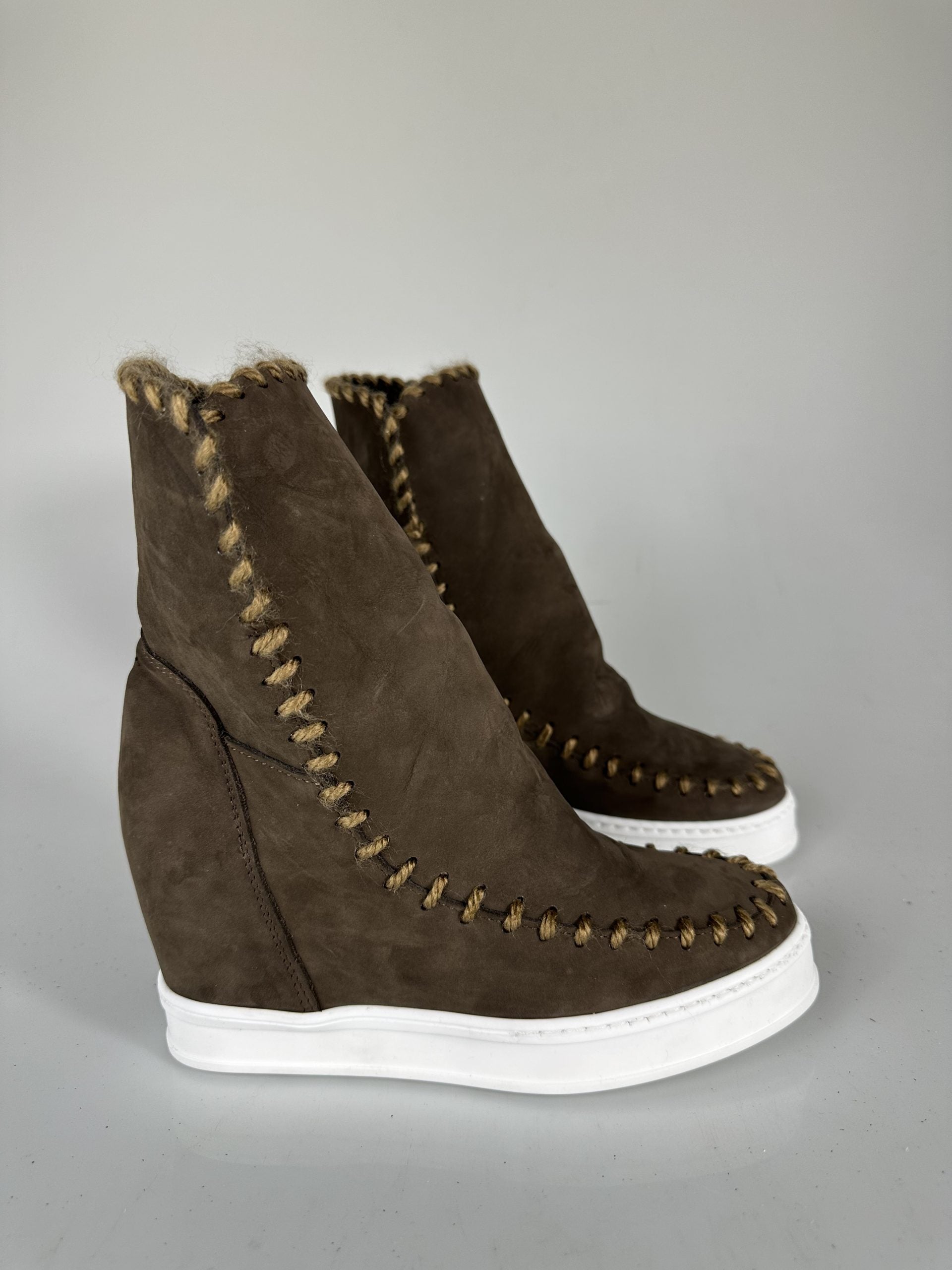 Louu nabook brown