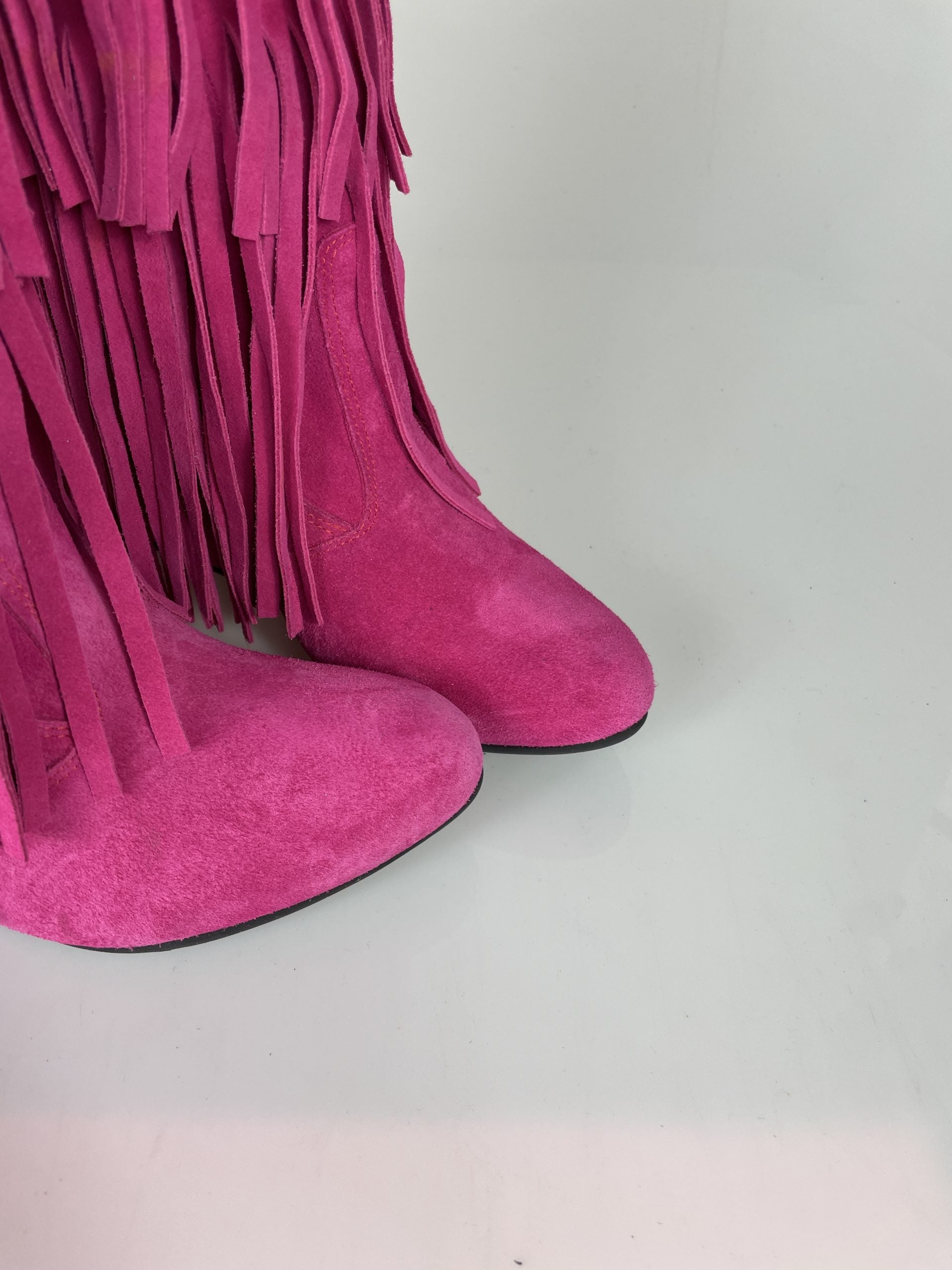 Marvin fuchsia suede