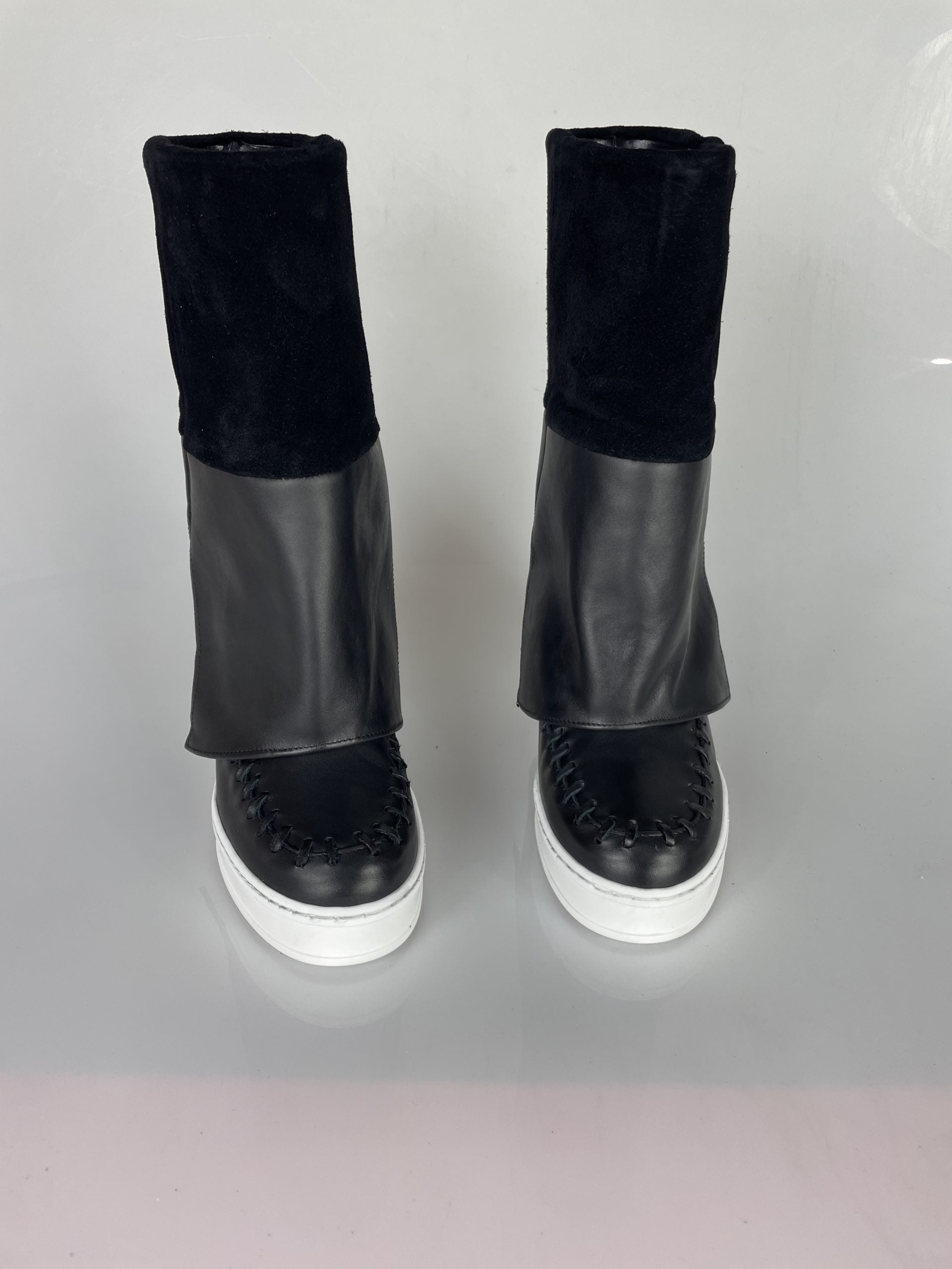 Blessing cam black leather