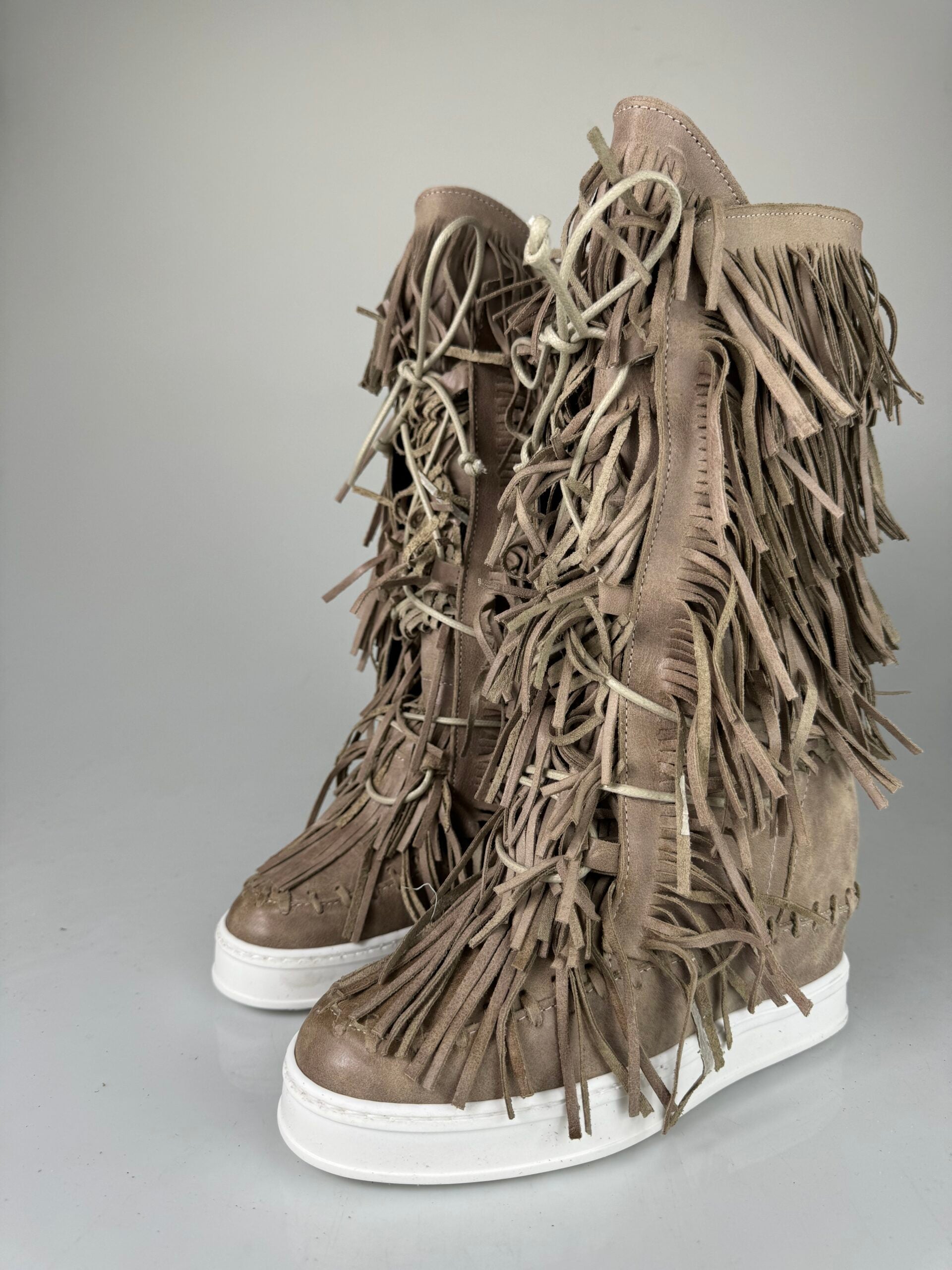 Regolar pelle slavata beige 2024
