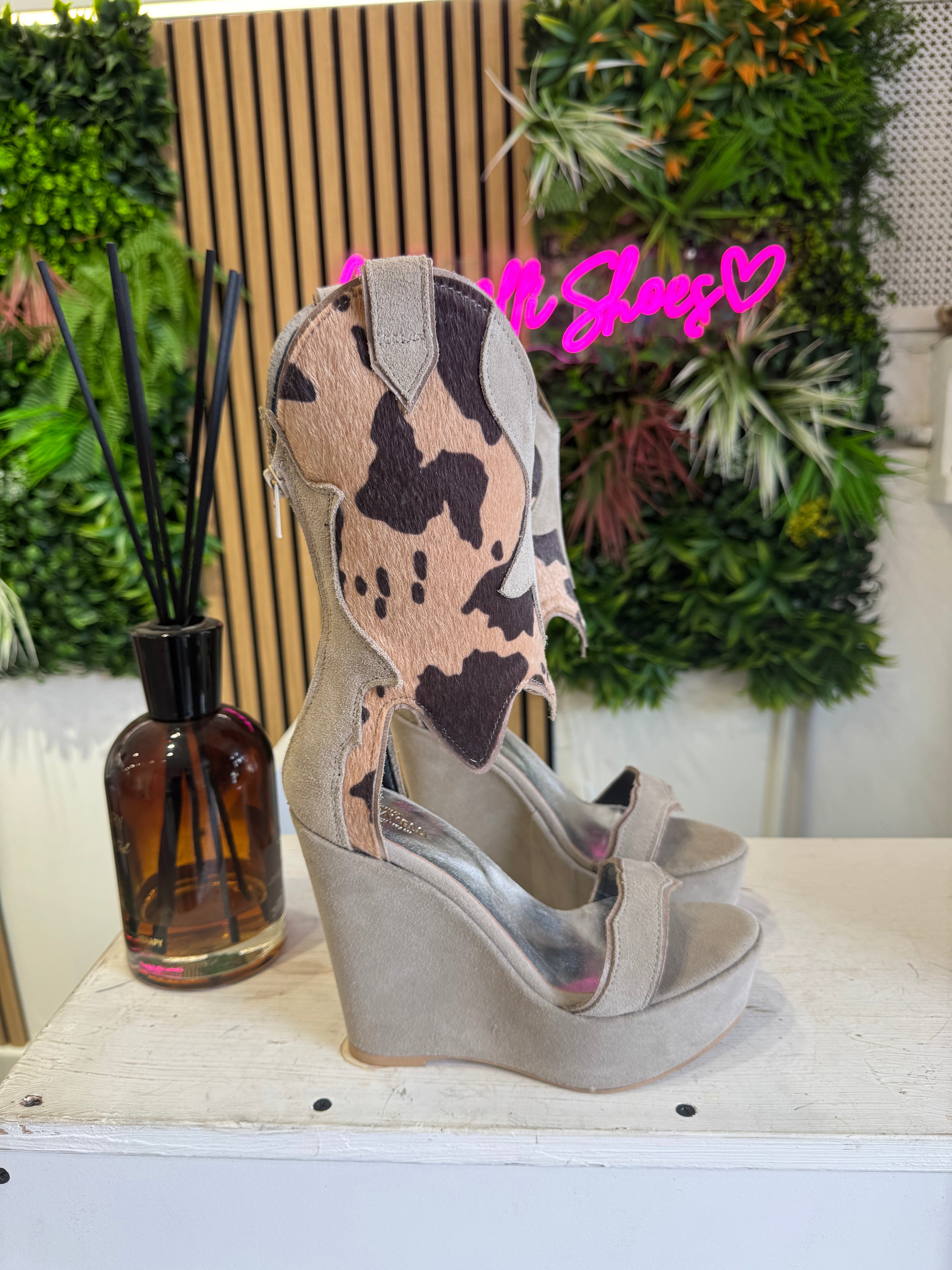 Carmensita Dubai cam beige rip cow