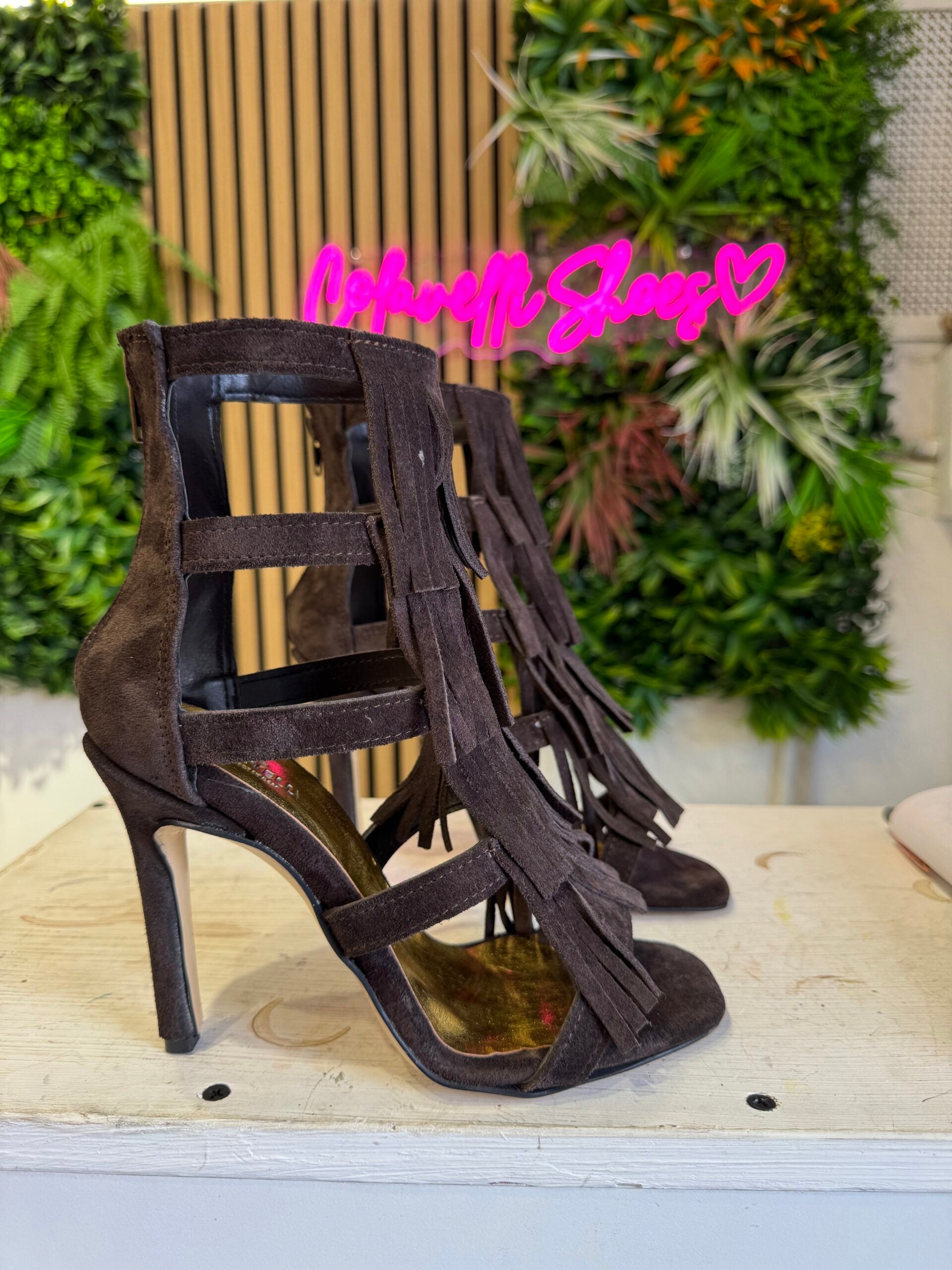 Aphrodite suede t dark brown