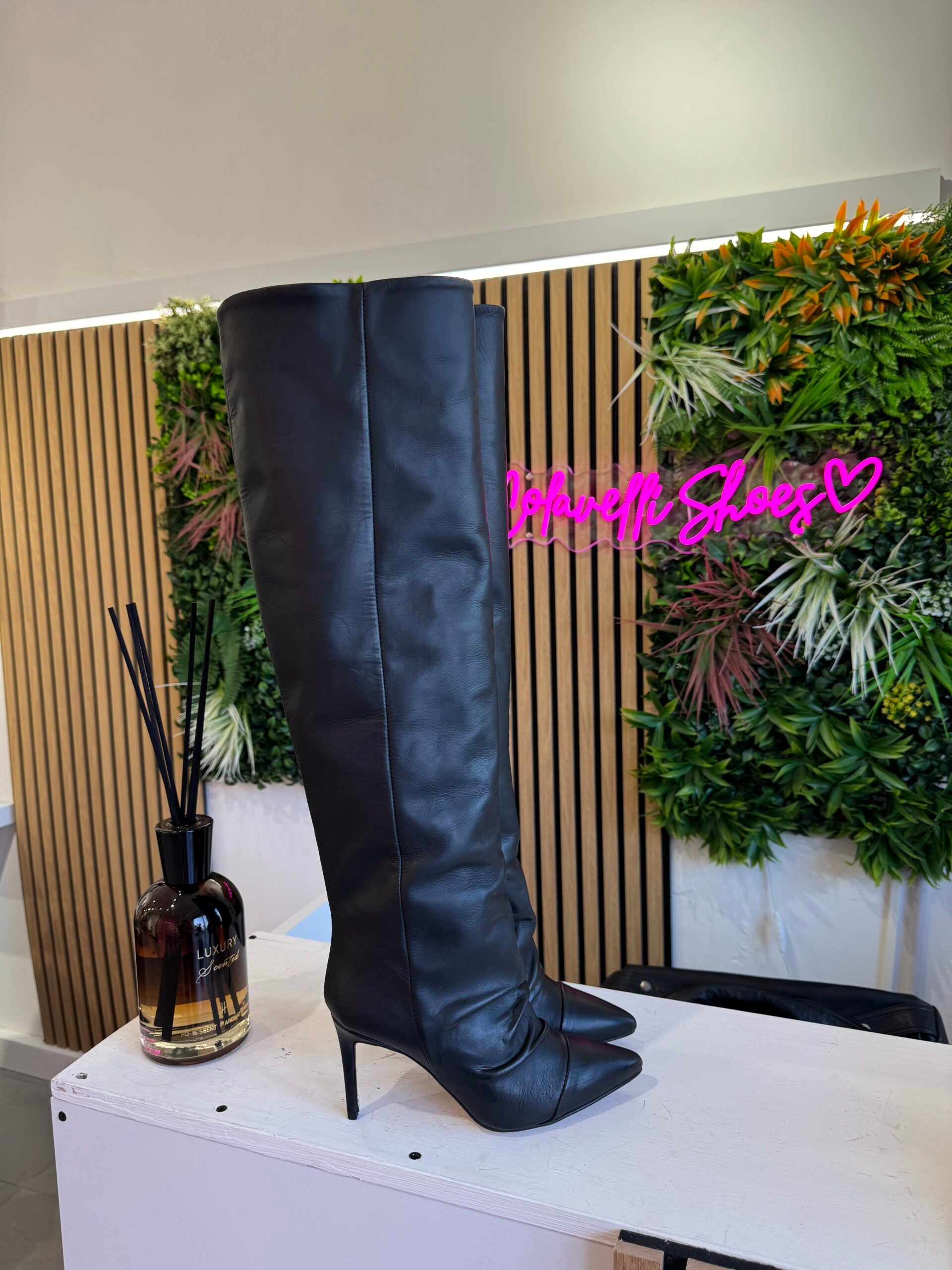Orietta Manhattan black leather