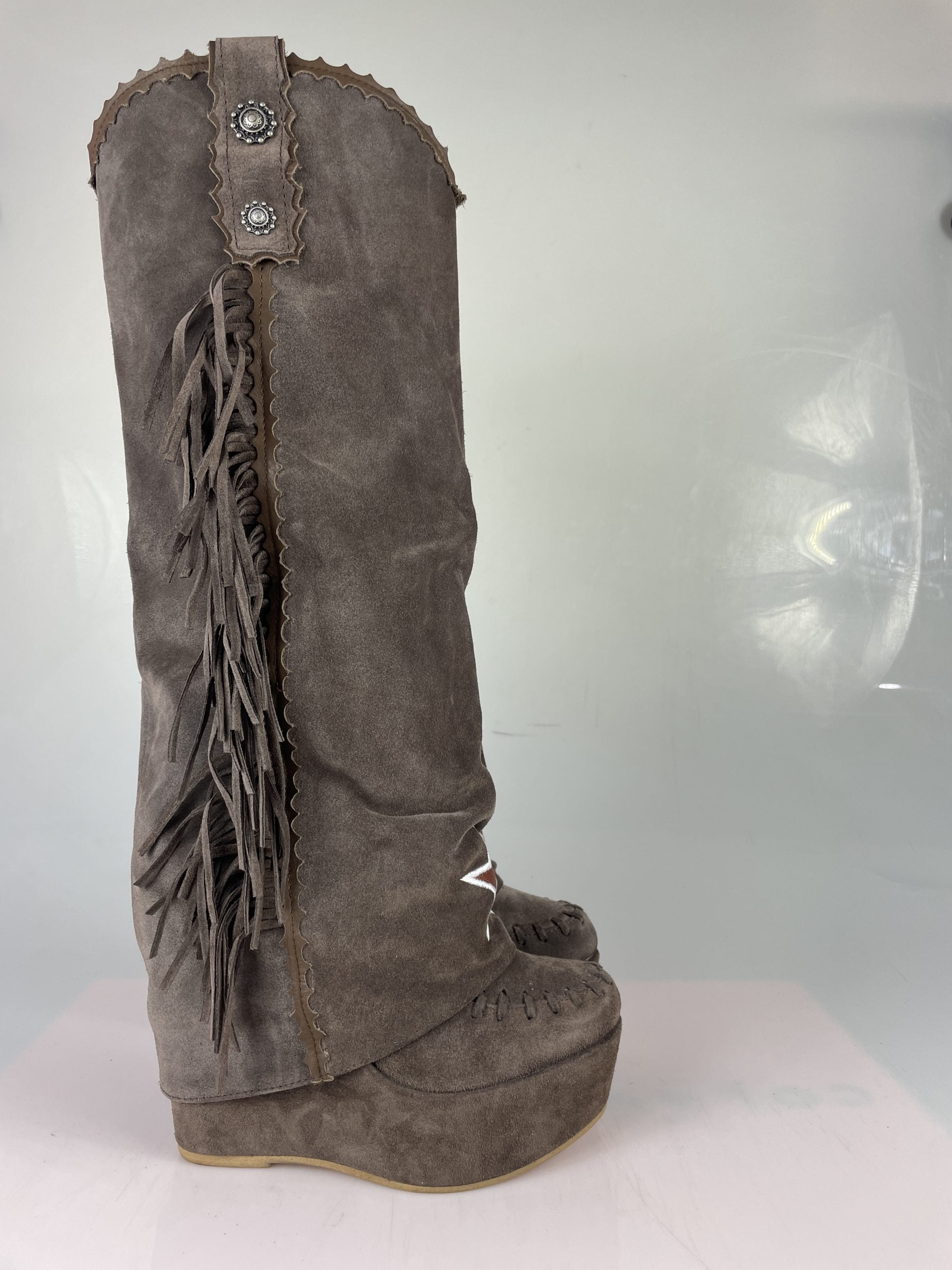 Carmensita Euphoria Chocolate Suede Punta Cerrada