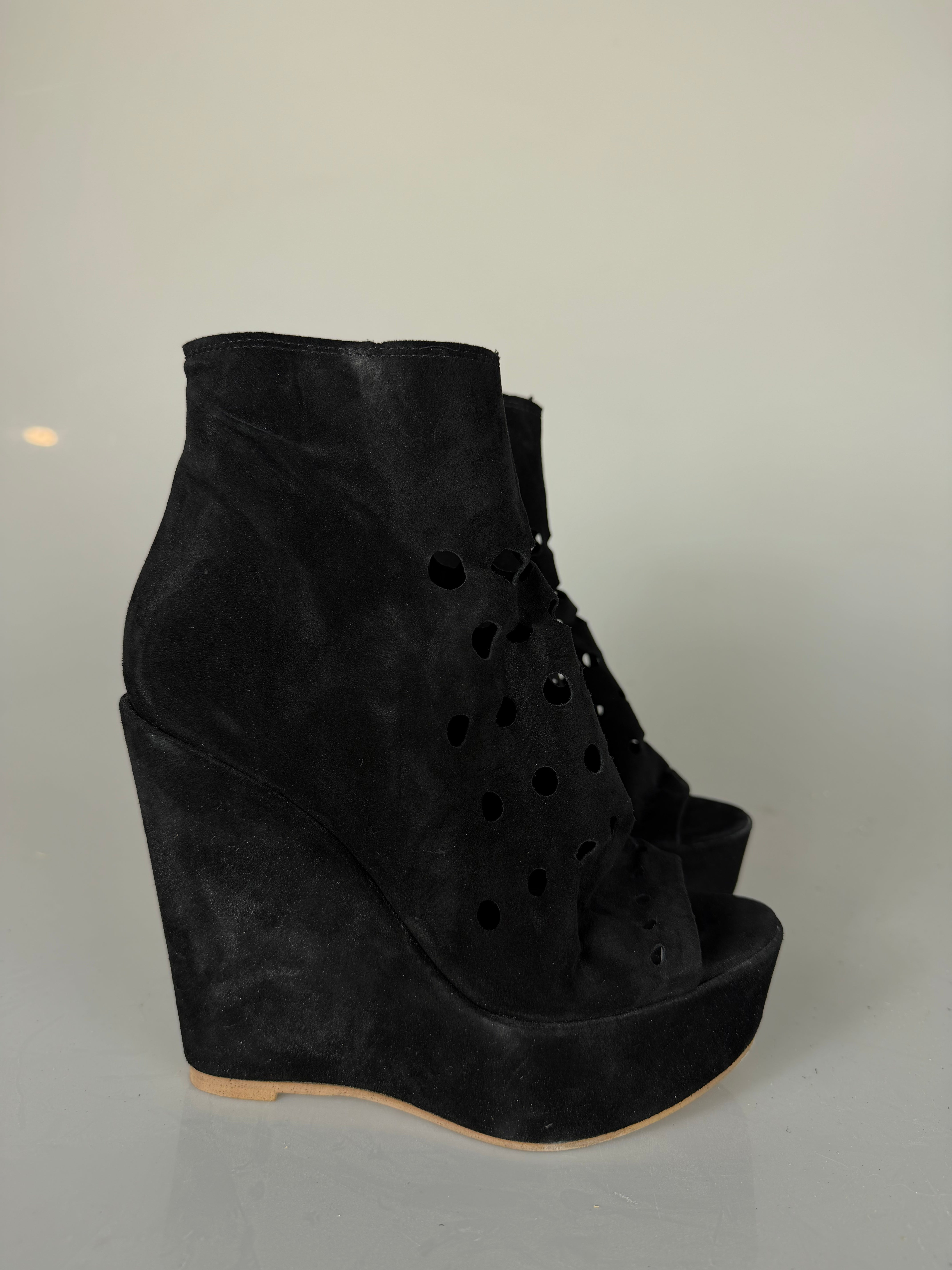 Carmensita buchi cam nero