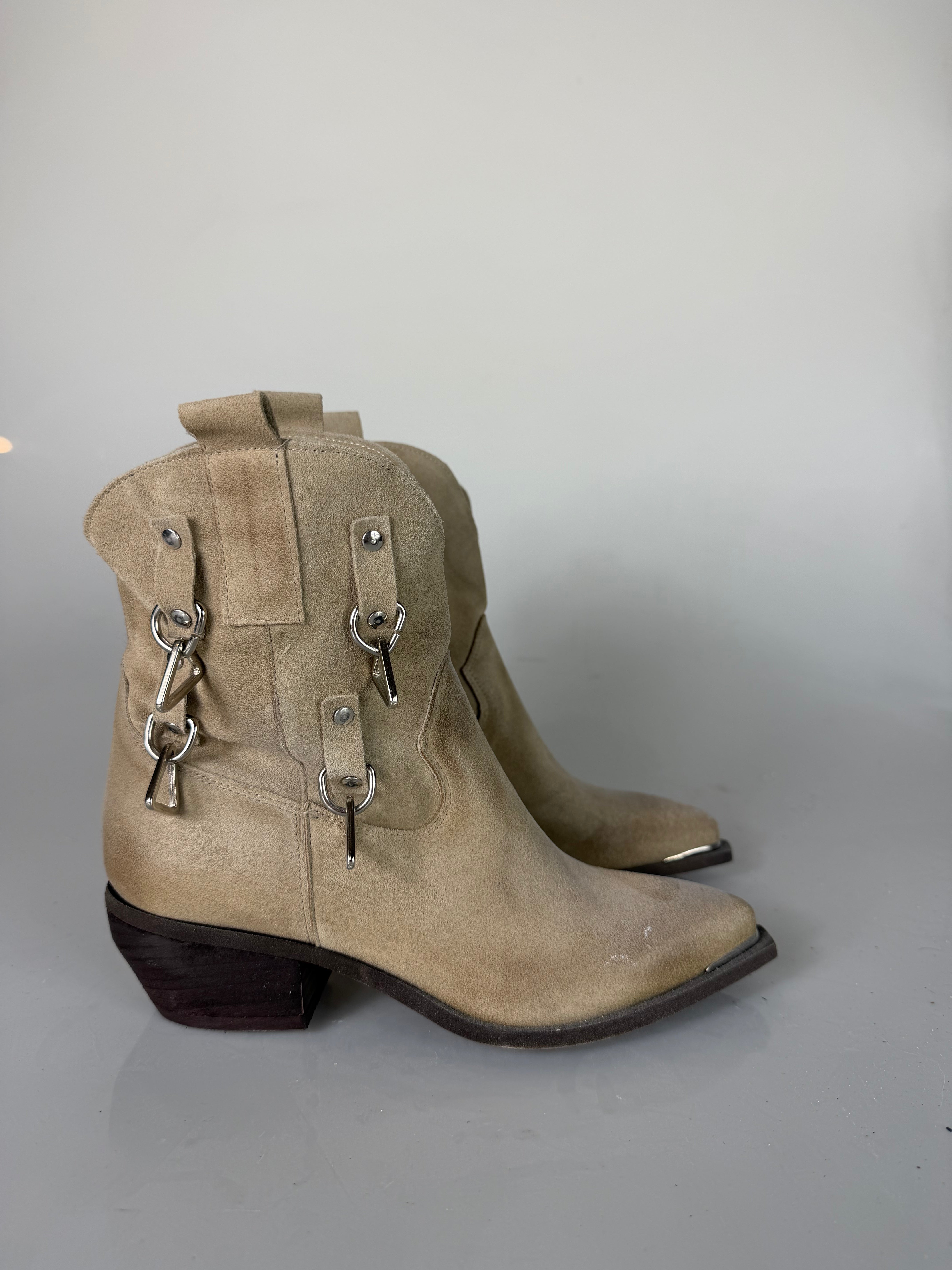 Camperos beige con accessori