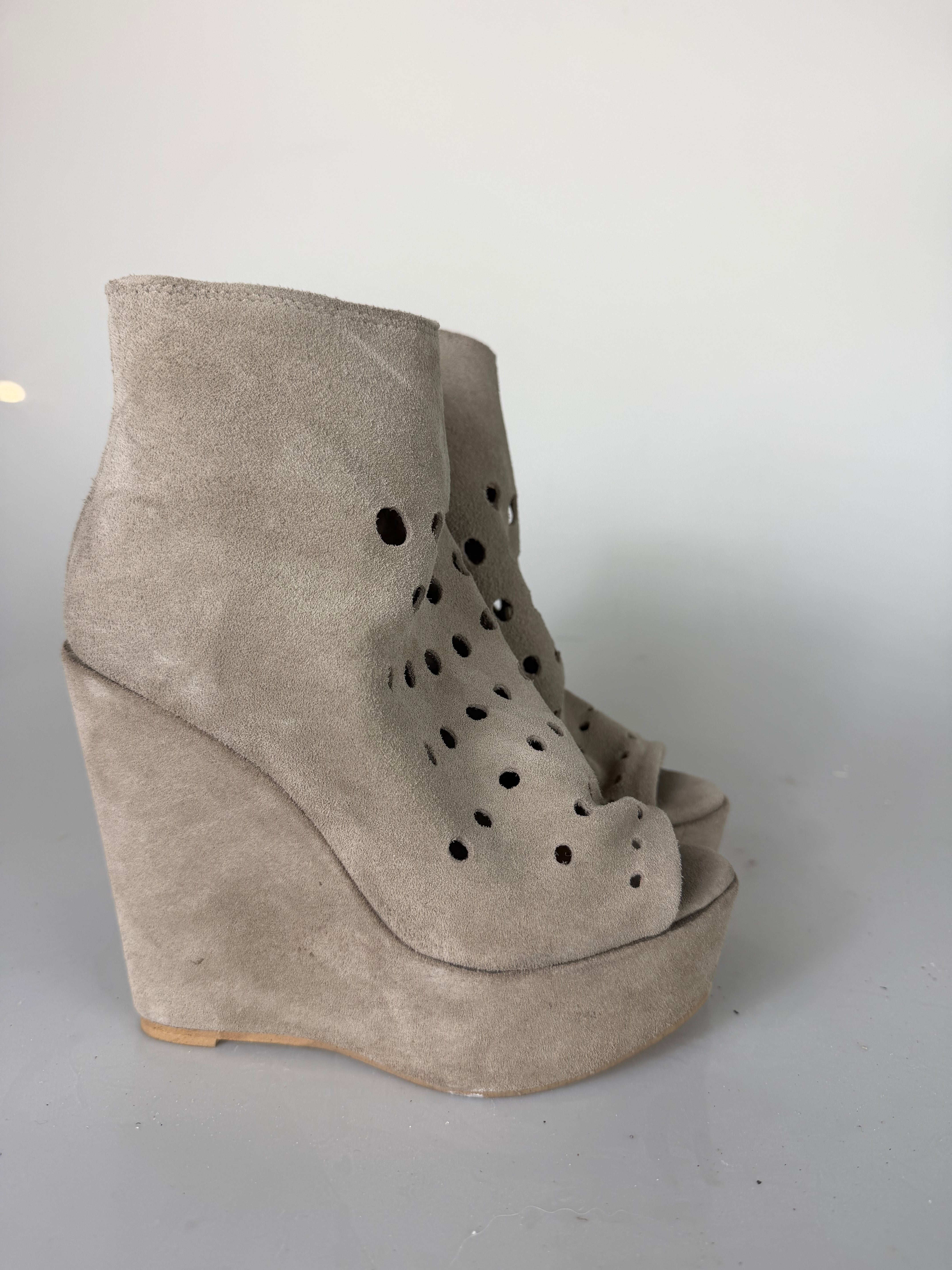 Carmensita buchi cam beige