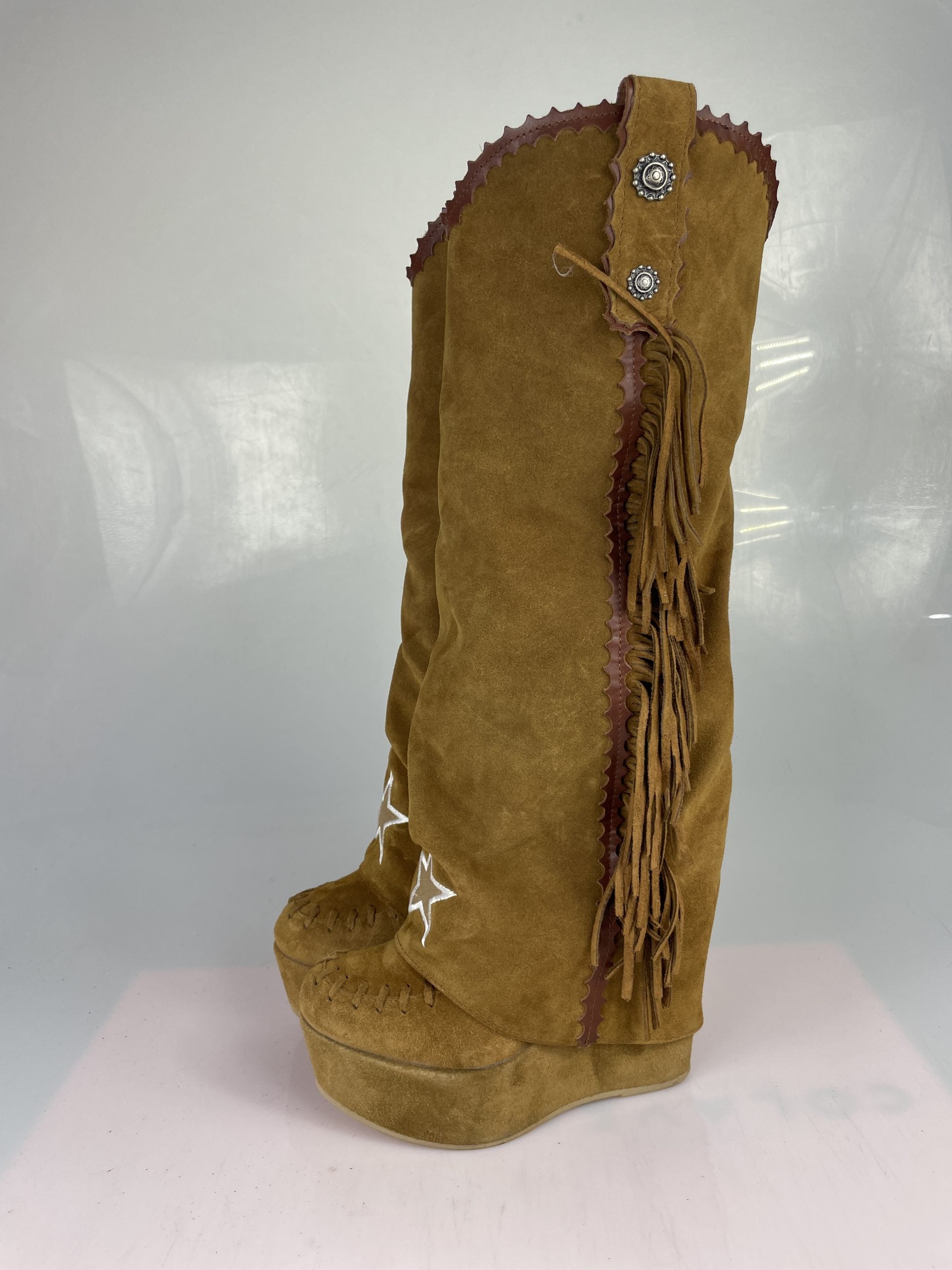 Carmensita euphoria suede leather closed toe