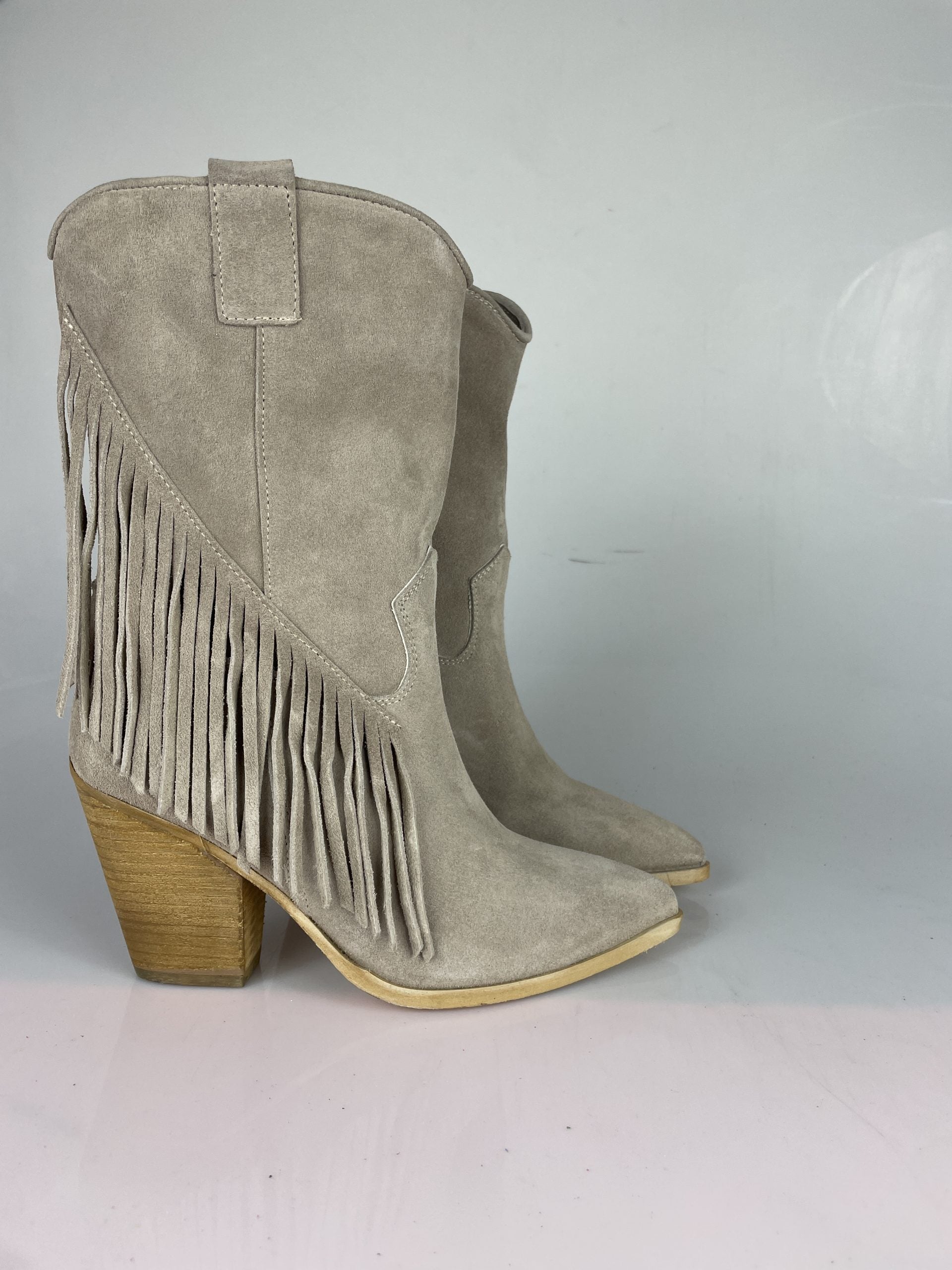 Marilena I5 beige suede
