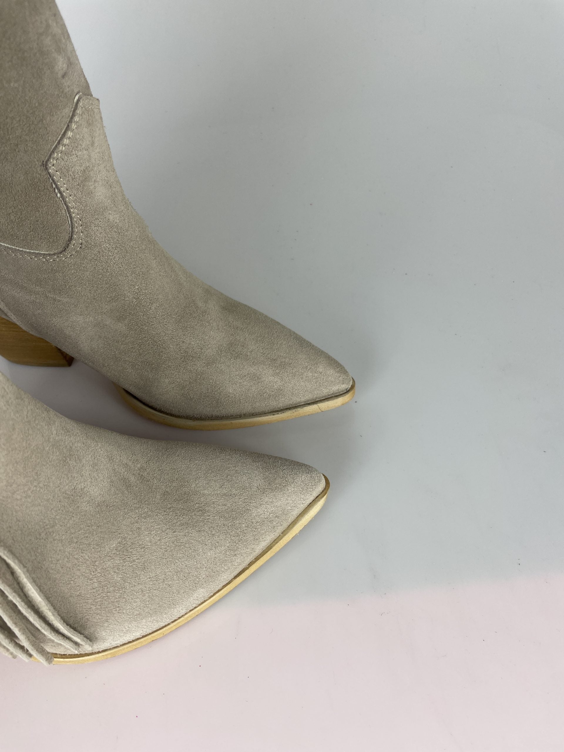 Marilena I5 beige suede