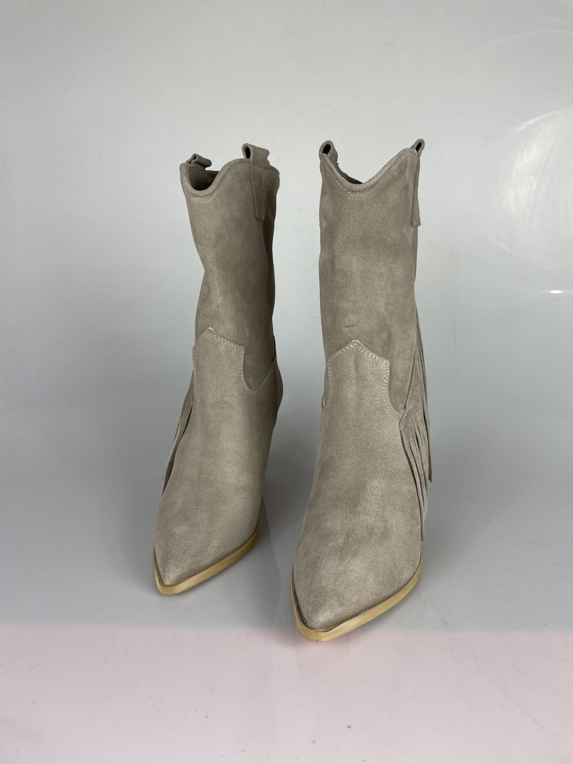 Marilena I5 beige suede