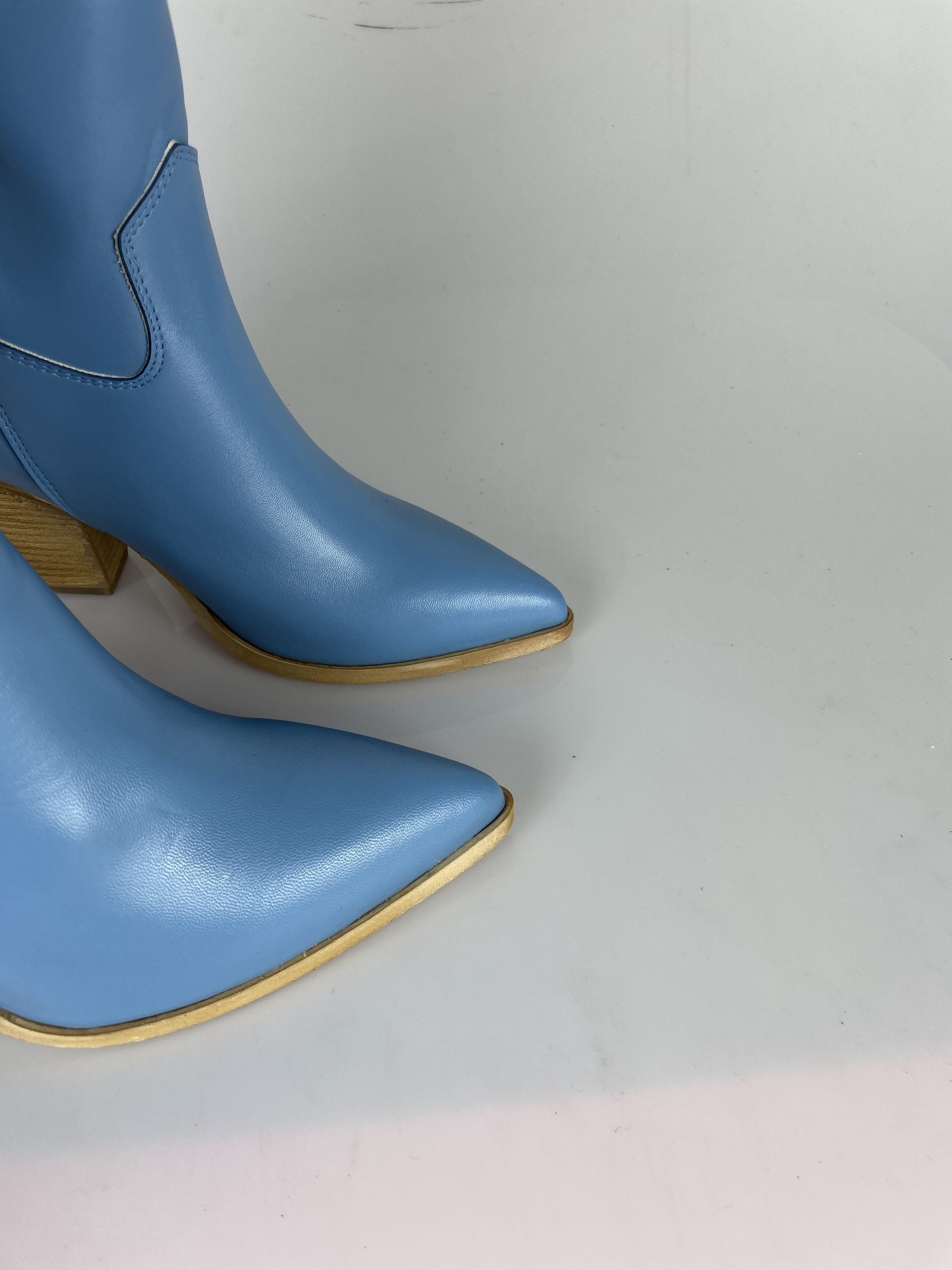 Marilena I5 turquoise leather