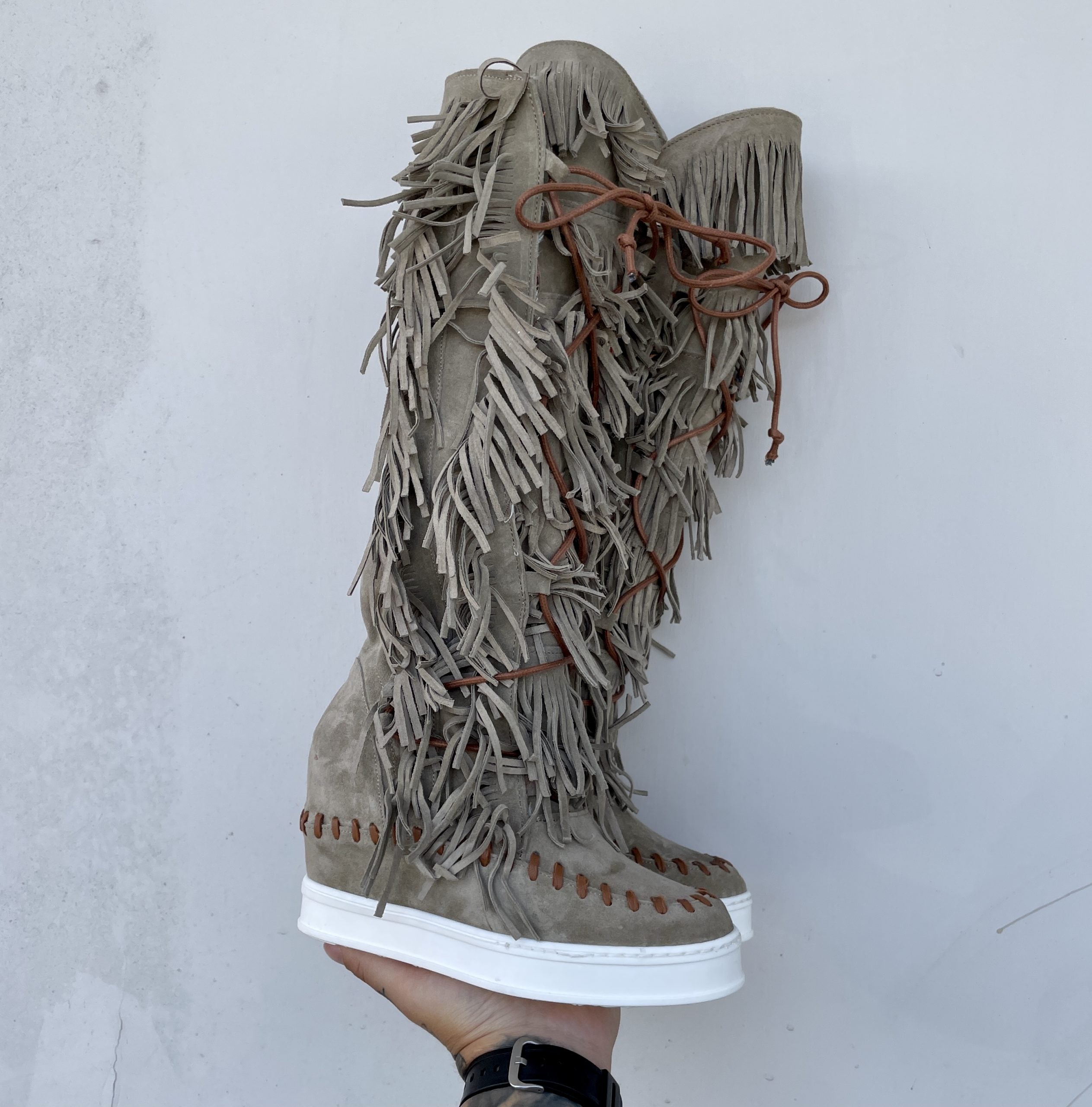 Anthony Suede Taope Cuero Desgarrado