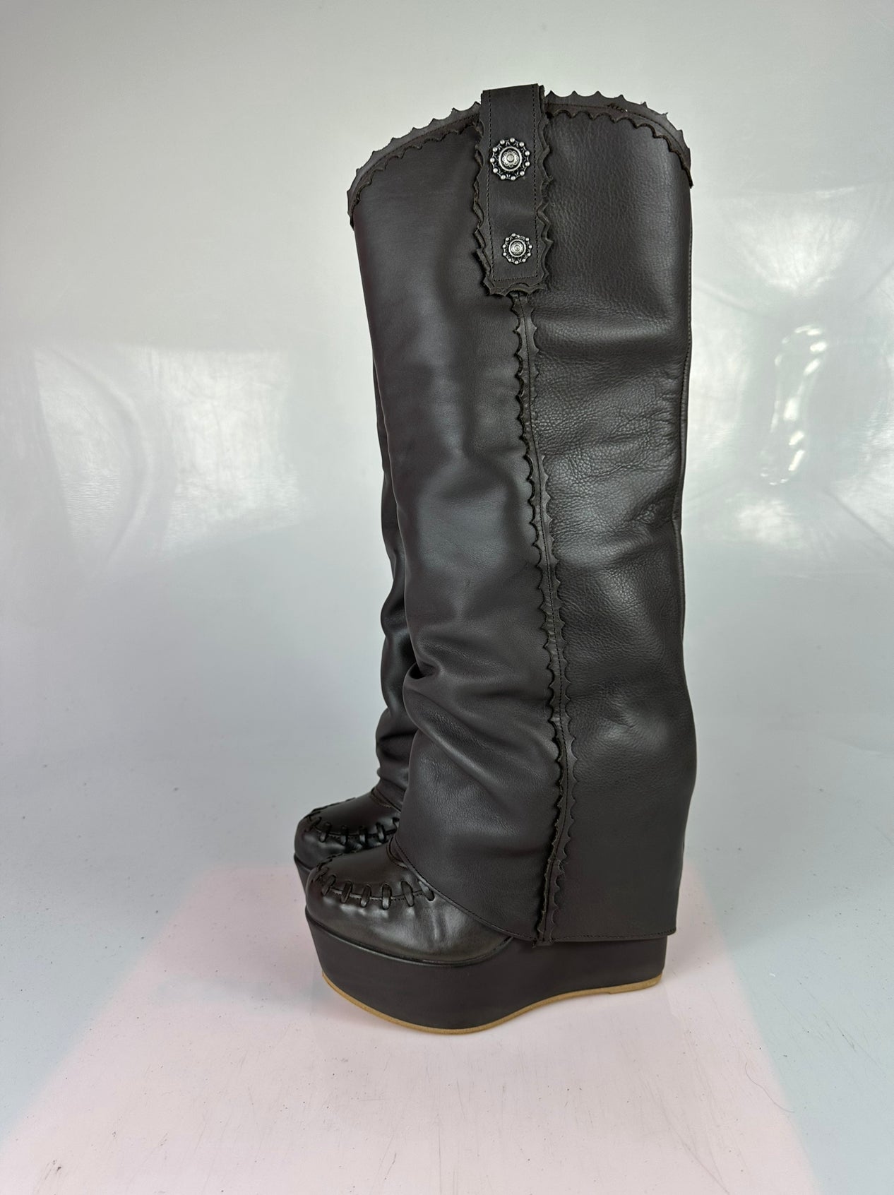Carmensita Euphoria dark brown leather closed toe Basic