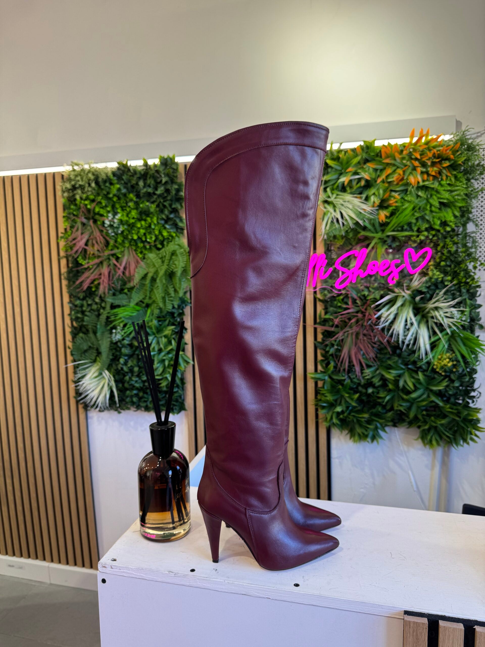 Fury 1590 Vinaccio leather