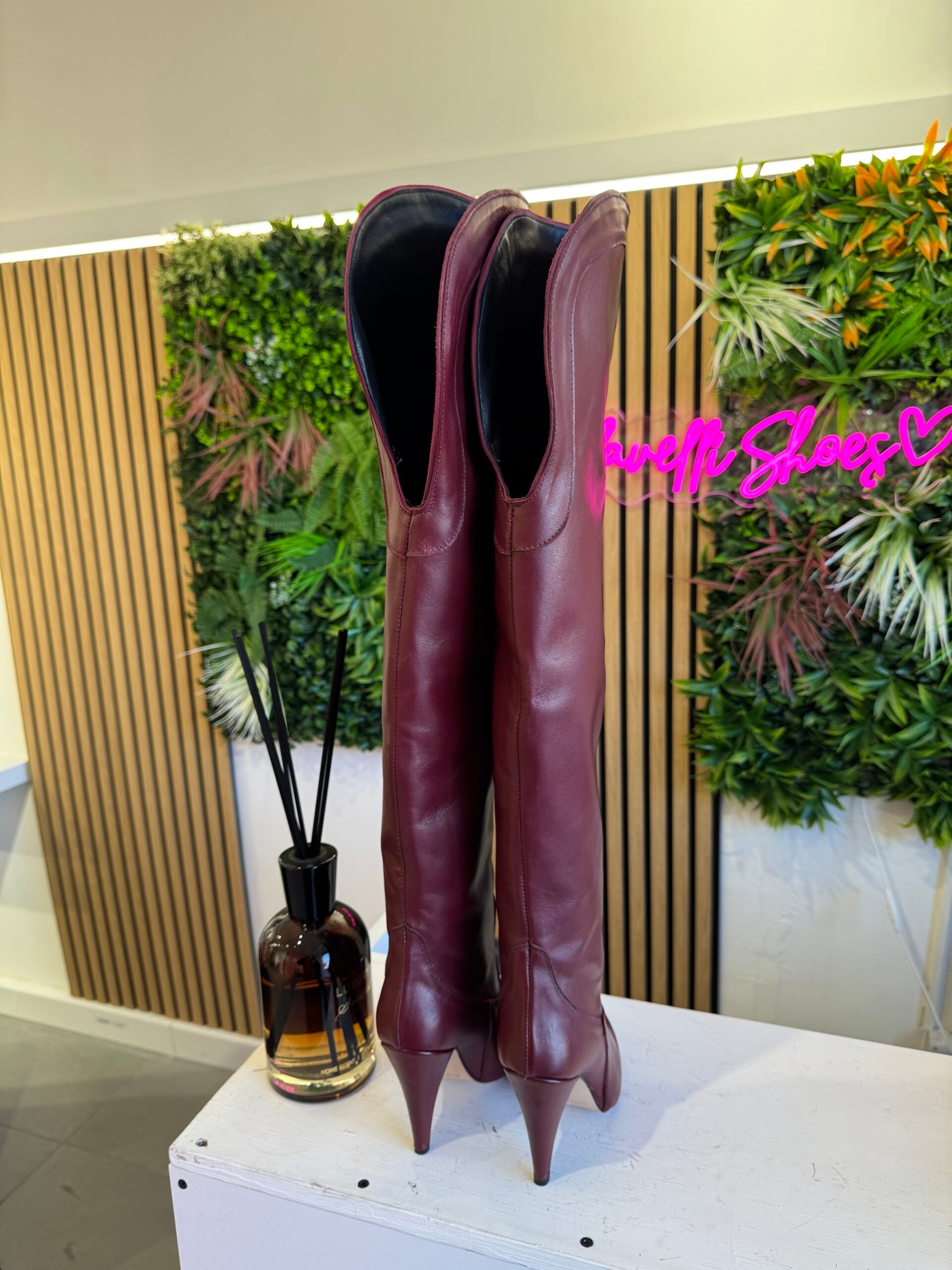 Fury 1590 Vinaccio leather