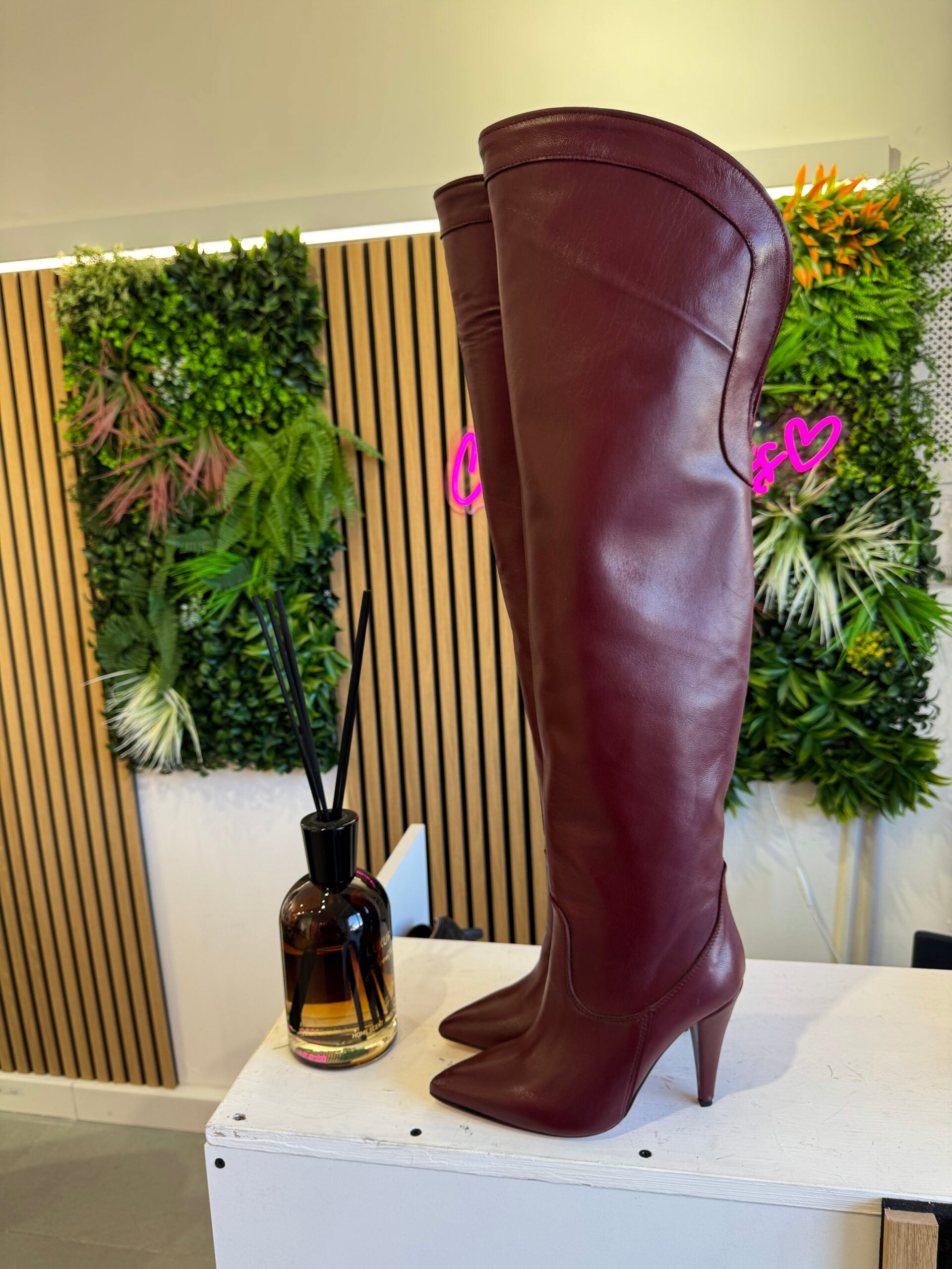 Fury 1590 Vinaccio leather