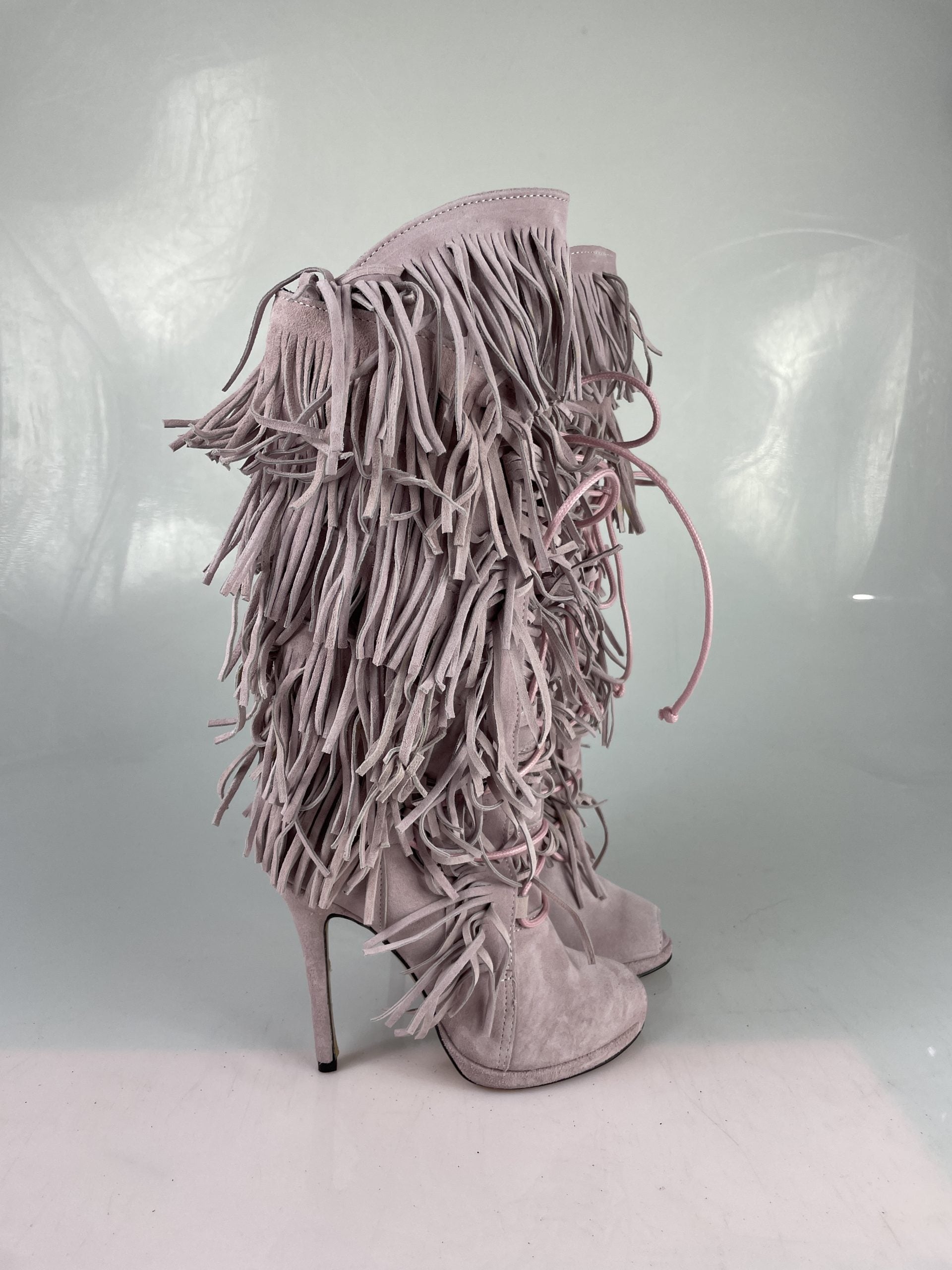 Emma love powder suede 