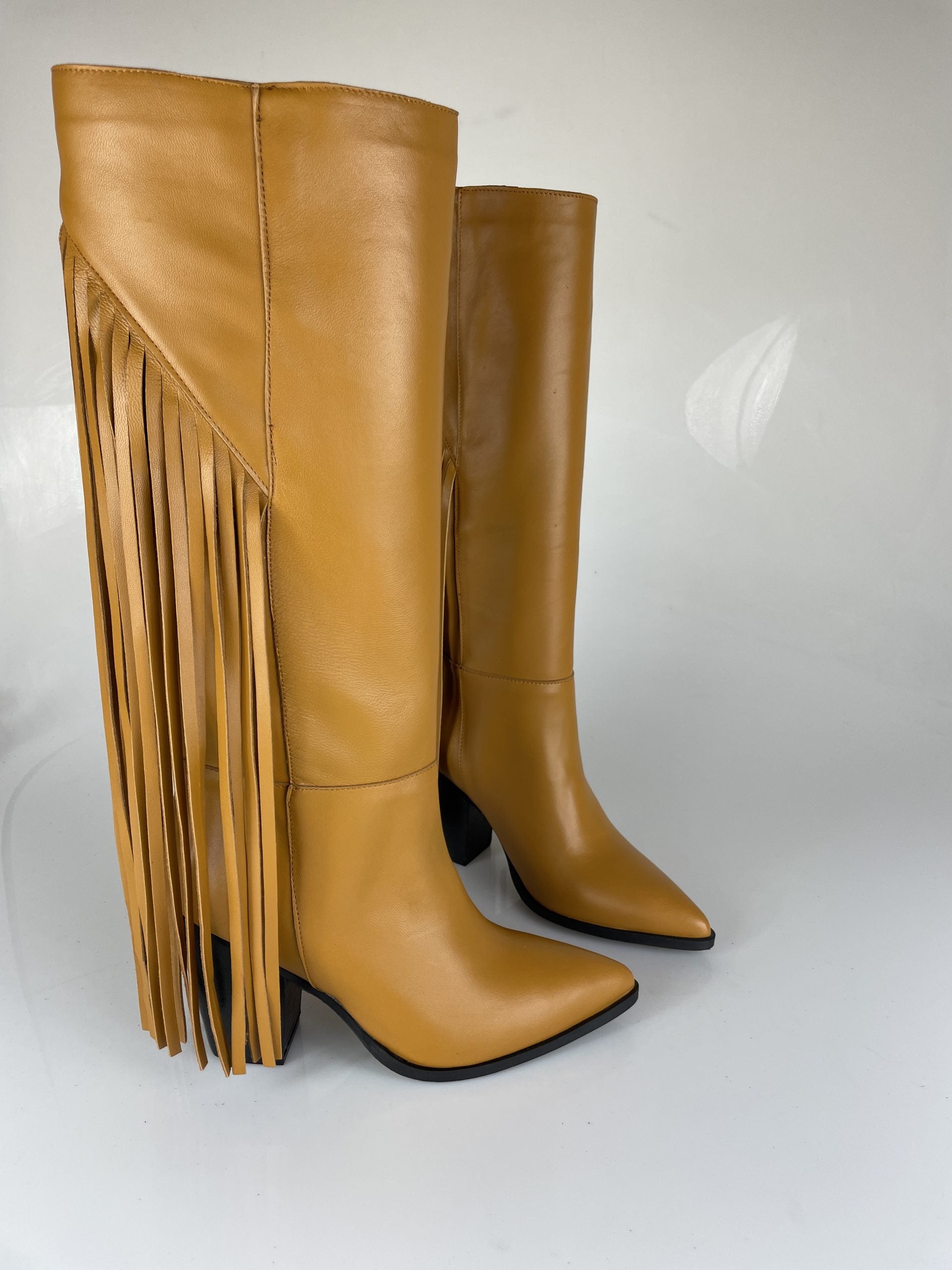Camperos Cesare leather