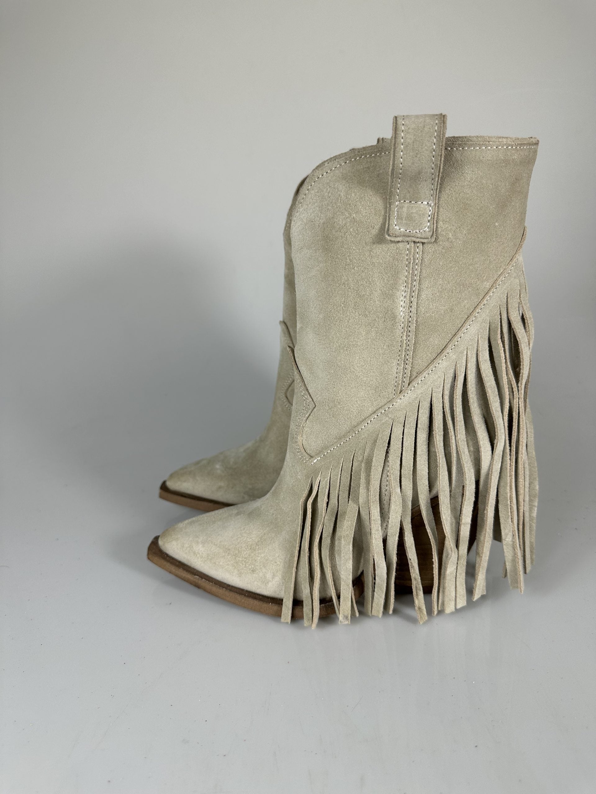 Gabriella8 cámara beige 2023