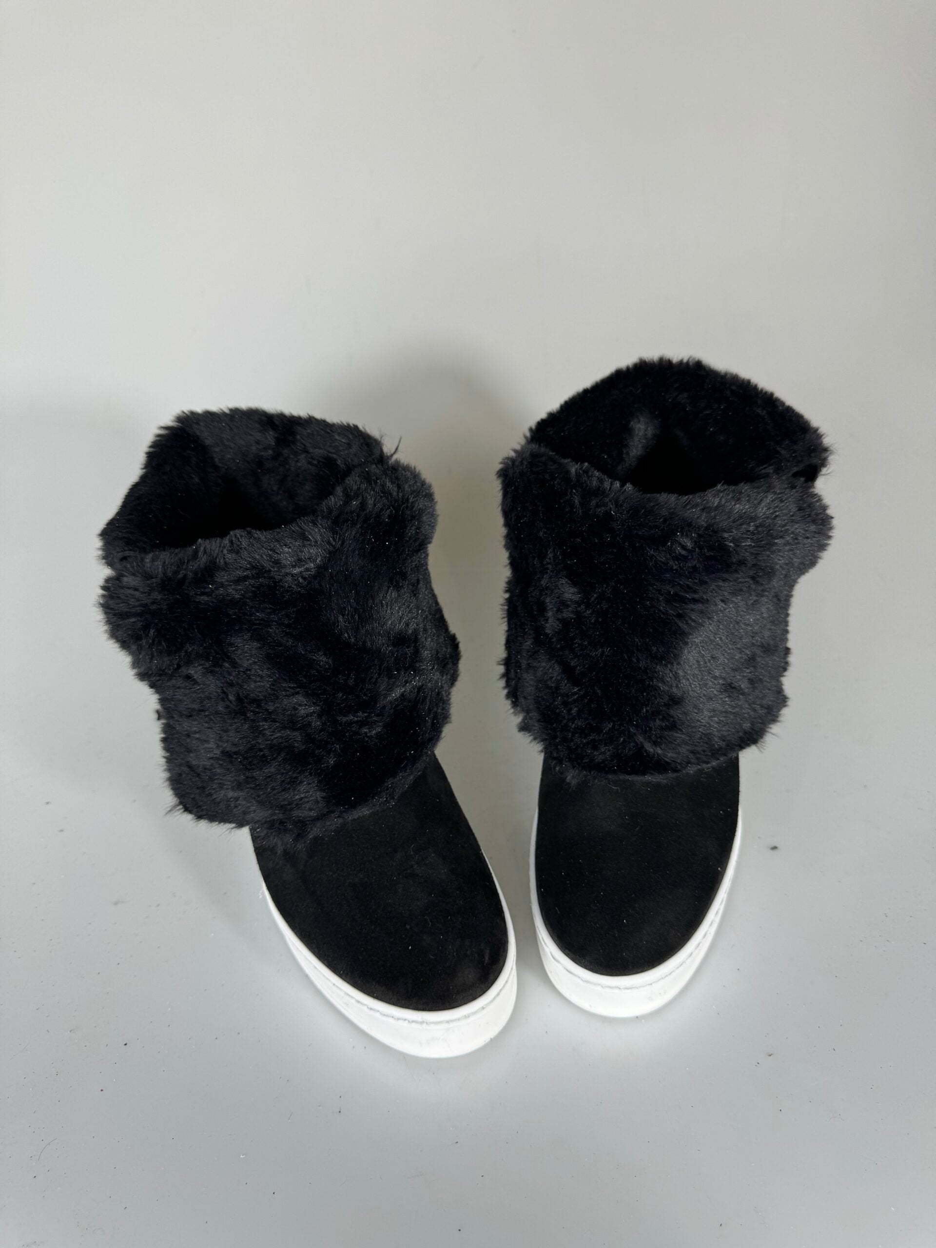 Bobo black cam plush
