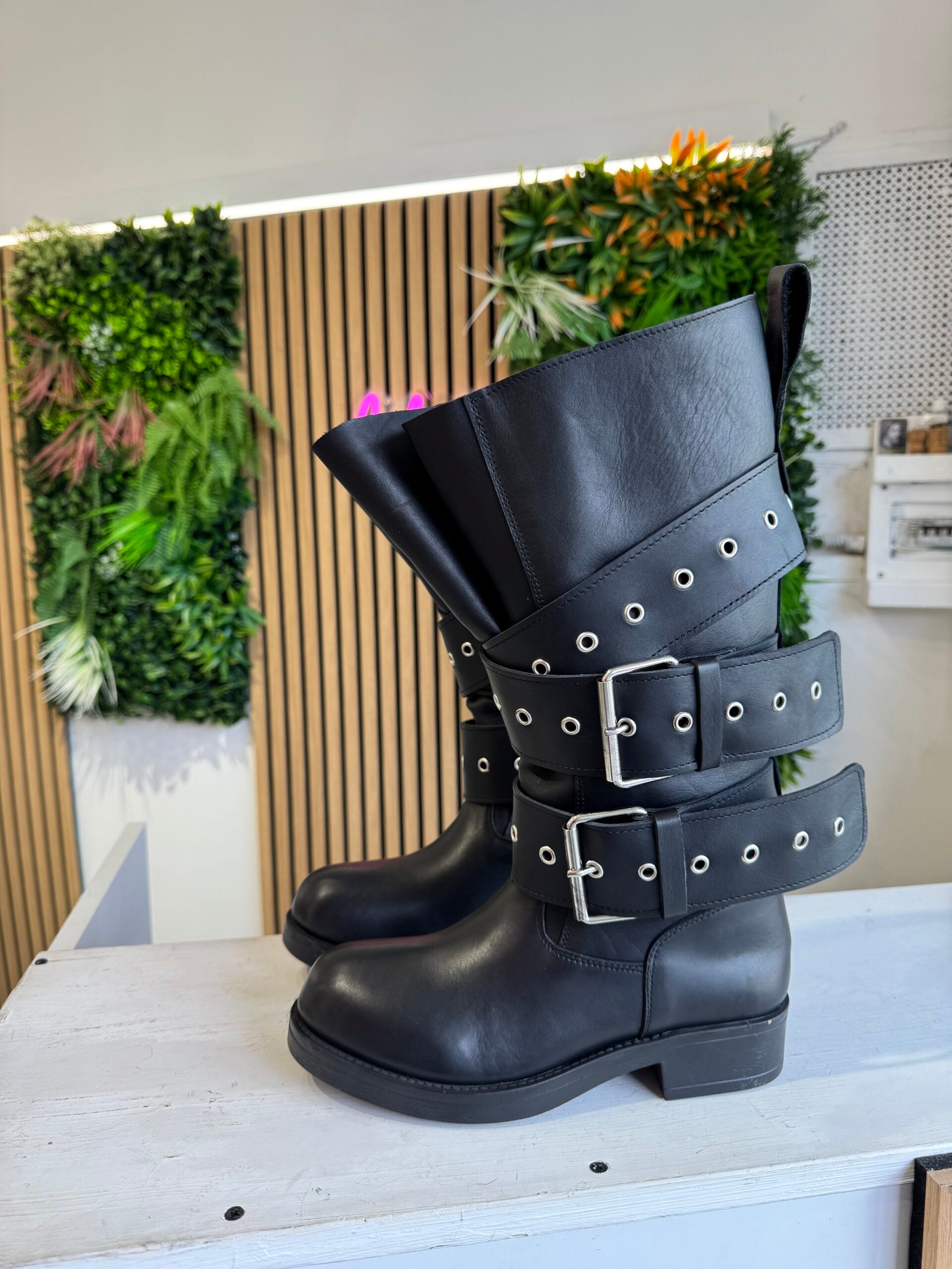 Harley vale black leather