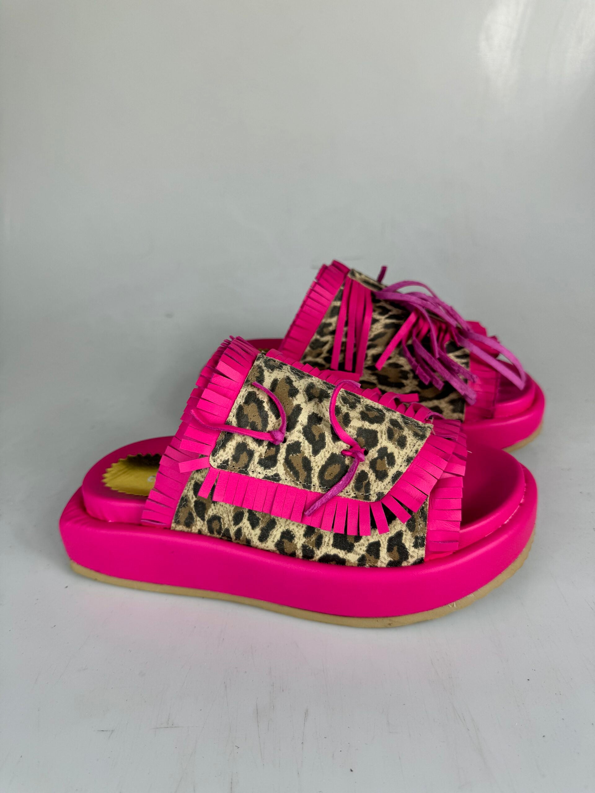 Harmony fuchsia spotted rip leather