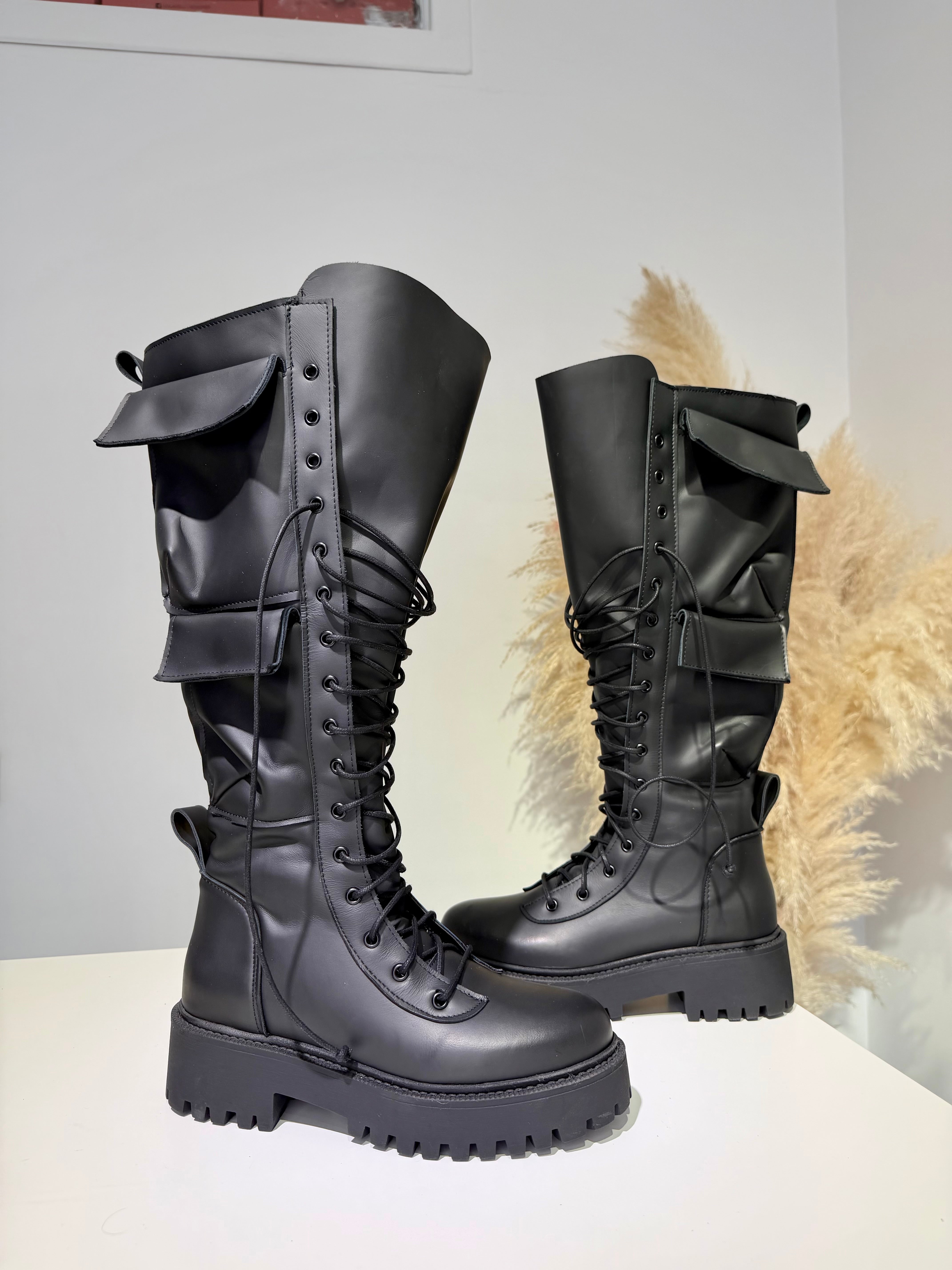 Anfibio ginny al ginocchio pelle  nero