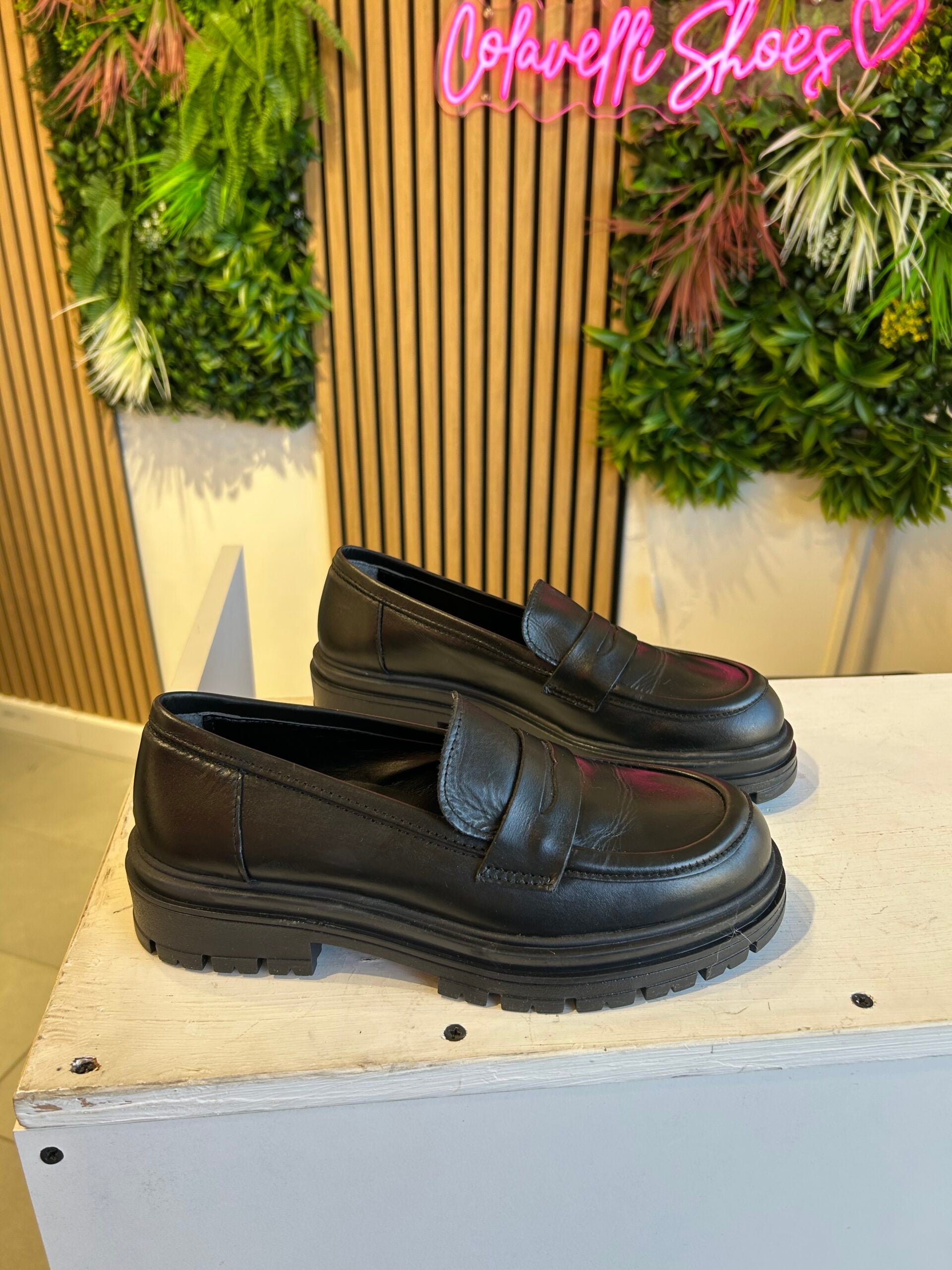 Arem black leather moccasin